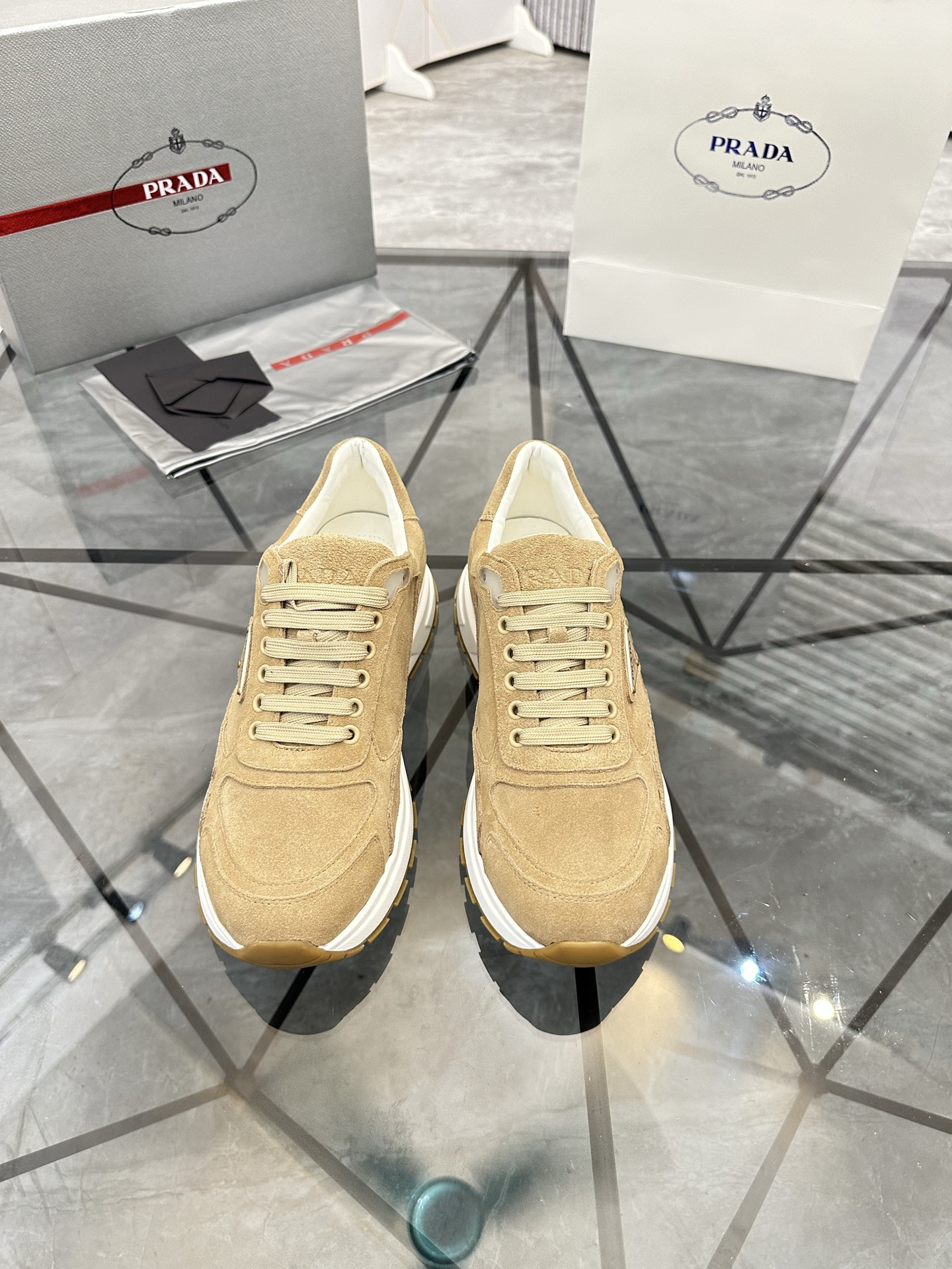 Precio de venta: P270 Artículos de alta gama y calidad superiorMarca: Prada *"Prada*" mocasines de c