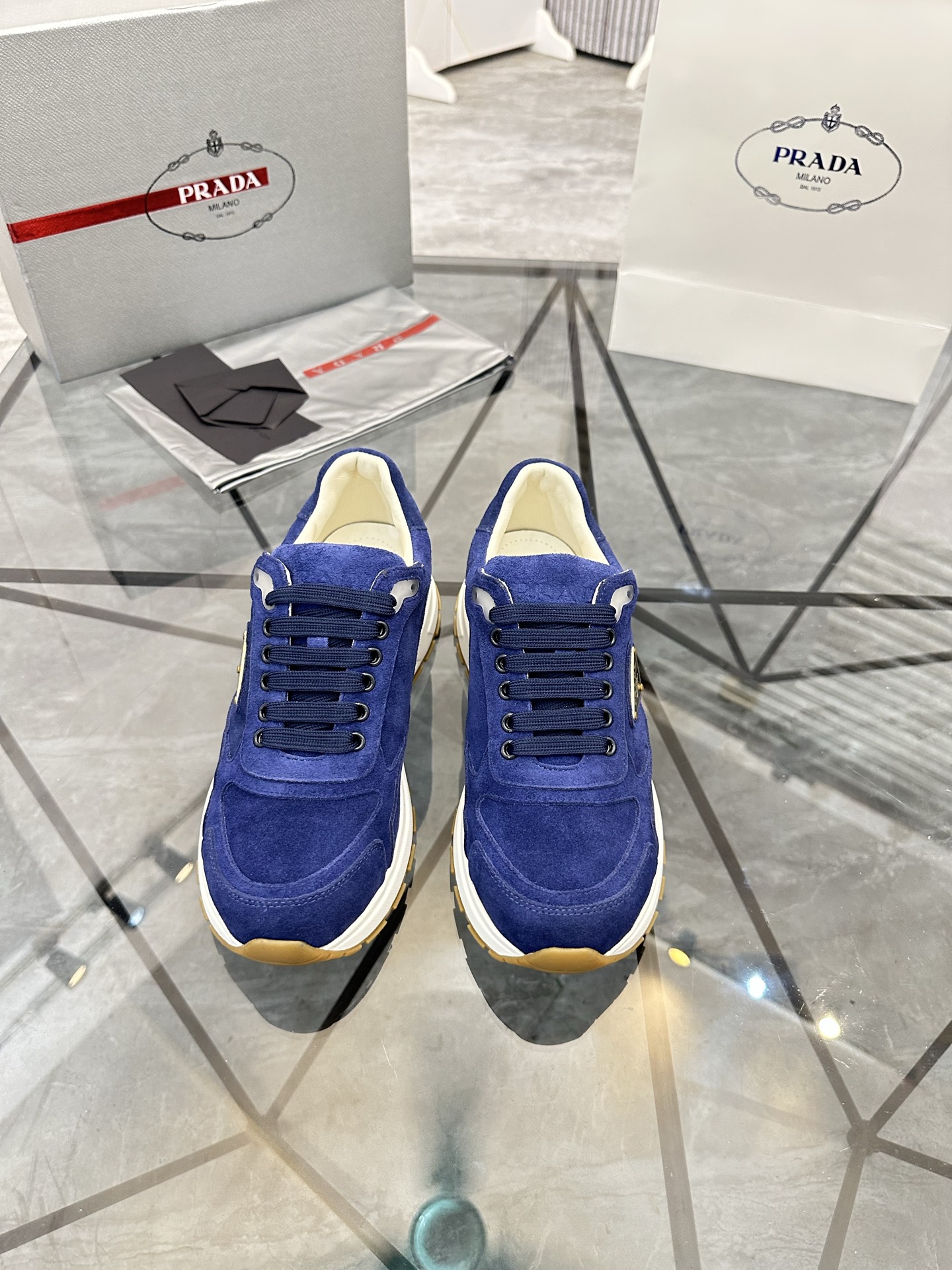 Precio de venta: P270 Artículos de alta gama y calidad superiorMarca: Prada *"Prada*" mocasines de c