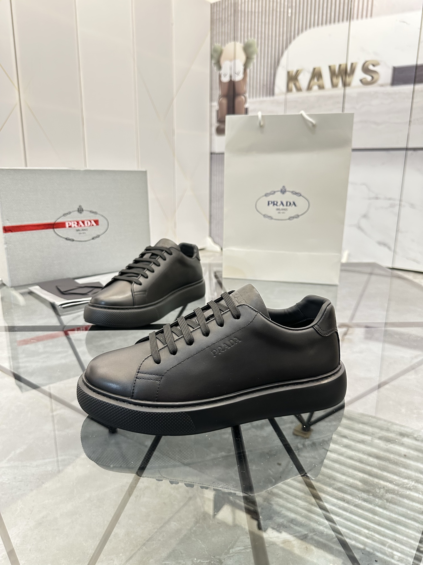 Precio de venta: P270 Artículos de alta gama y máxima calidadMarca: Prada *