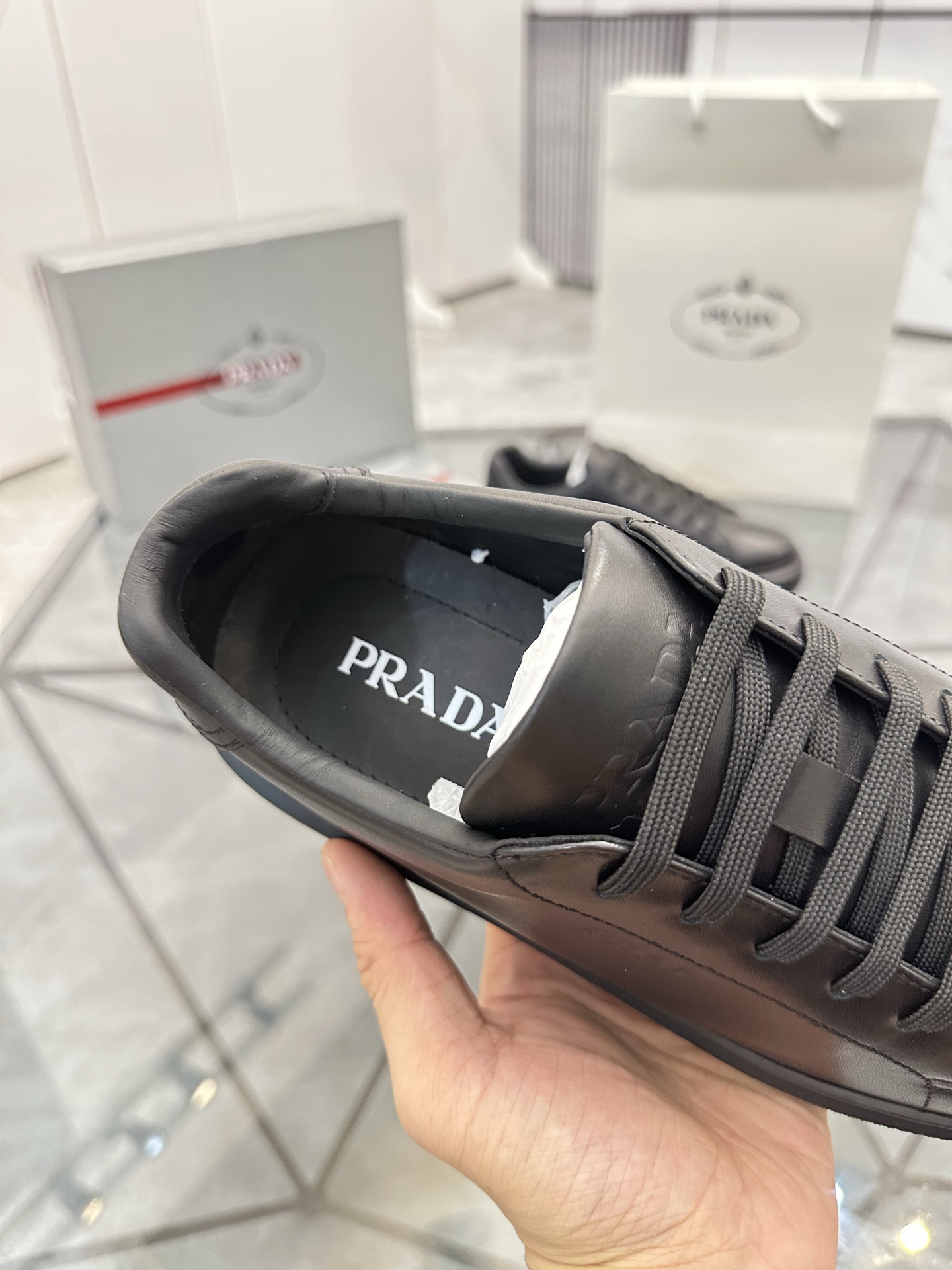 Precio de venta: P270 Artículos de alta gama y máxima calidadMarca: Prada *"Prada*" mocasines de cañ