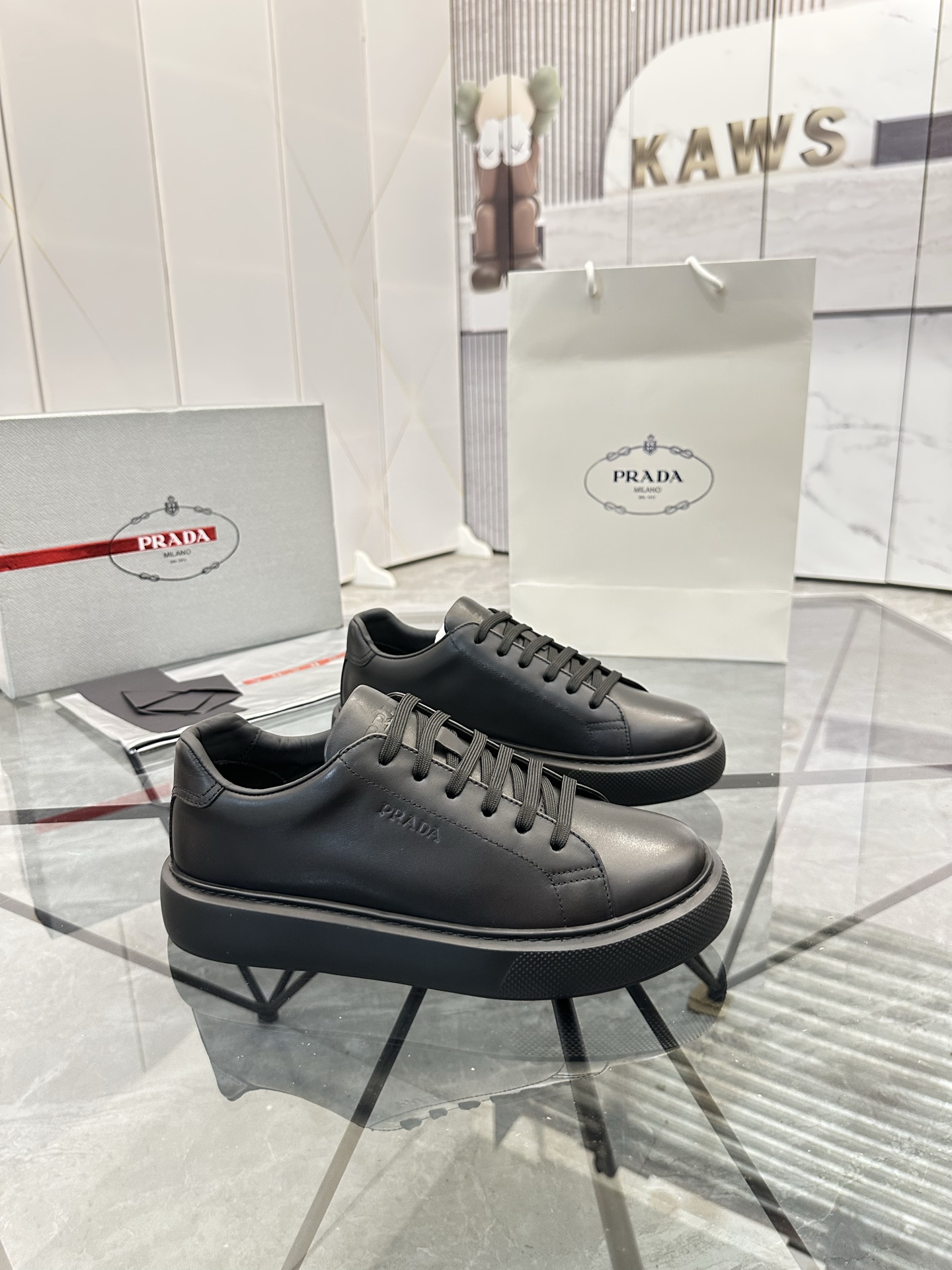Precio de venta: P270 Artículos de alta gama y máxima calidadMarca: Prada *"Prada*" mocasines de cañ