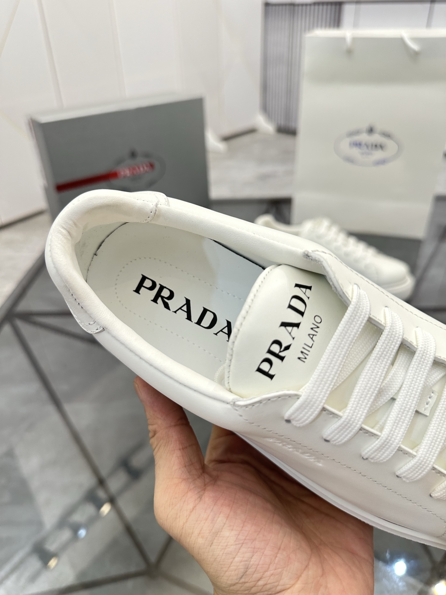 Precio de venta: P270 Artículos de alta gama y máxima calidadMarca: Prada *"Prada*" mocasines de cañ