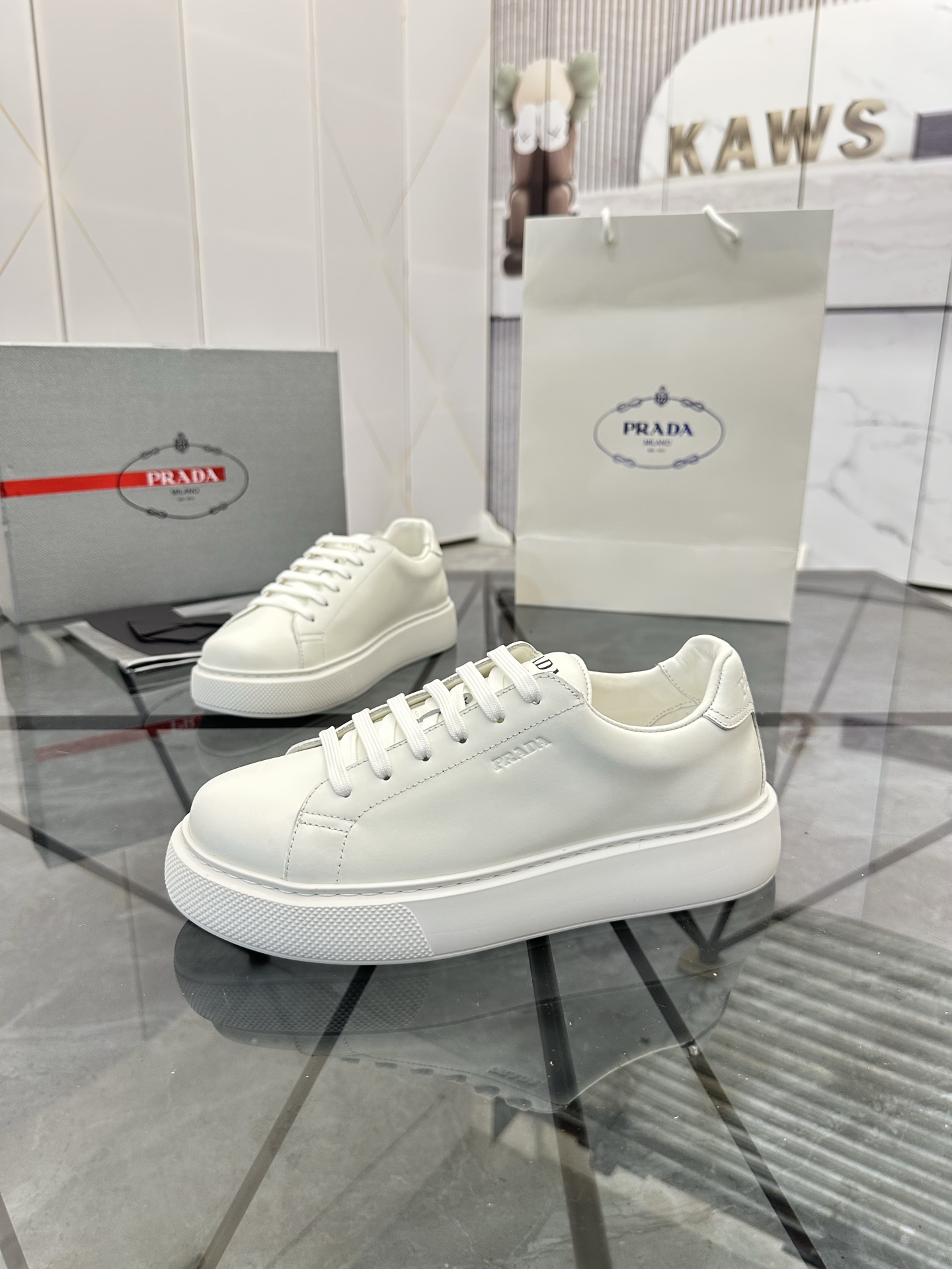 Precio de venta: P270 Artículos de alta gama y máxima calidadMarca: Prada *