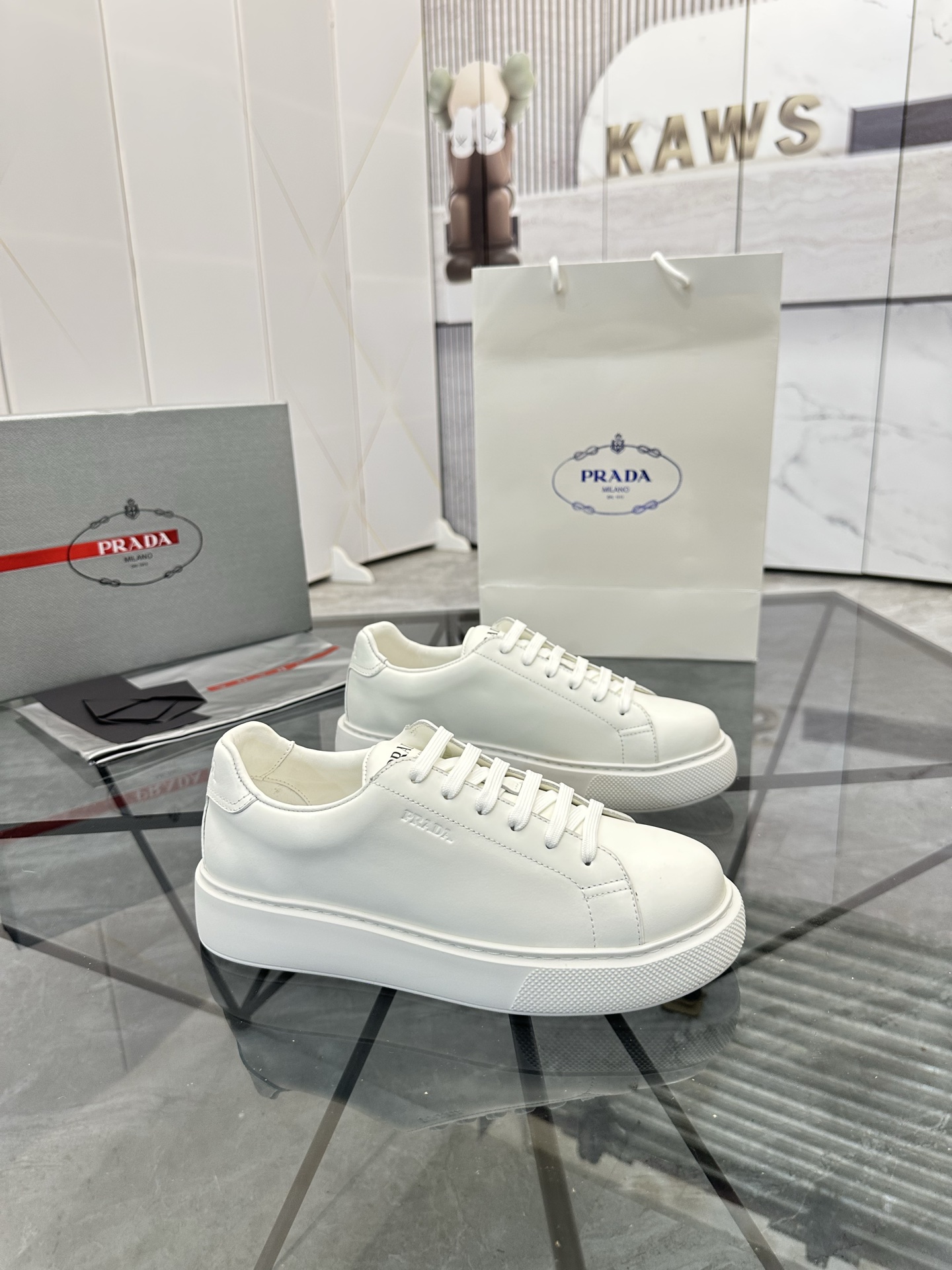 Precio de venta: P270 Artículos de alta gama y máxima calidadMarca: Prada *"Prada*" mocasines de cañ