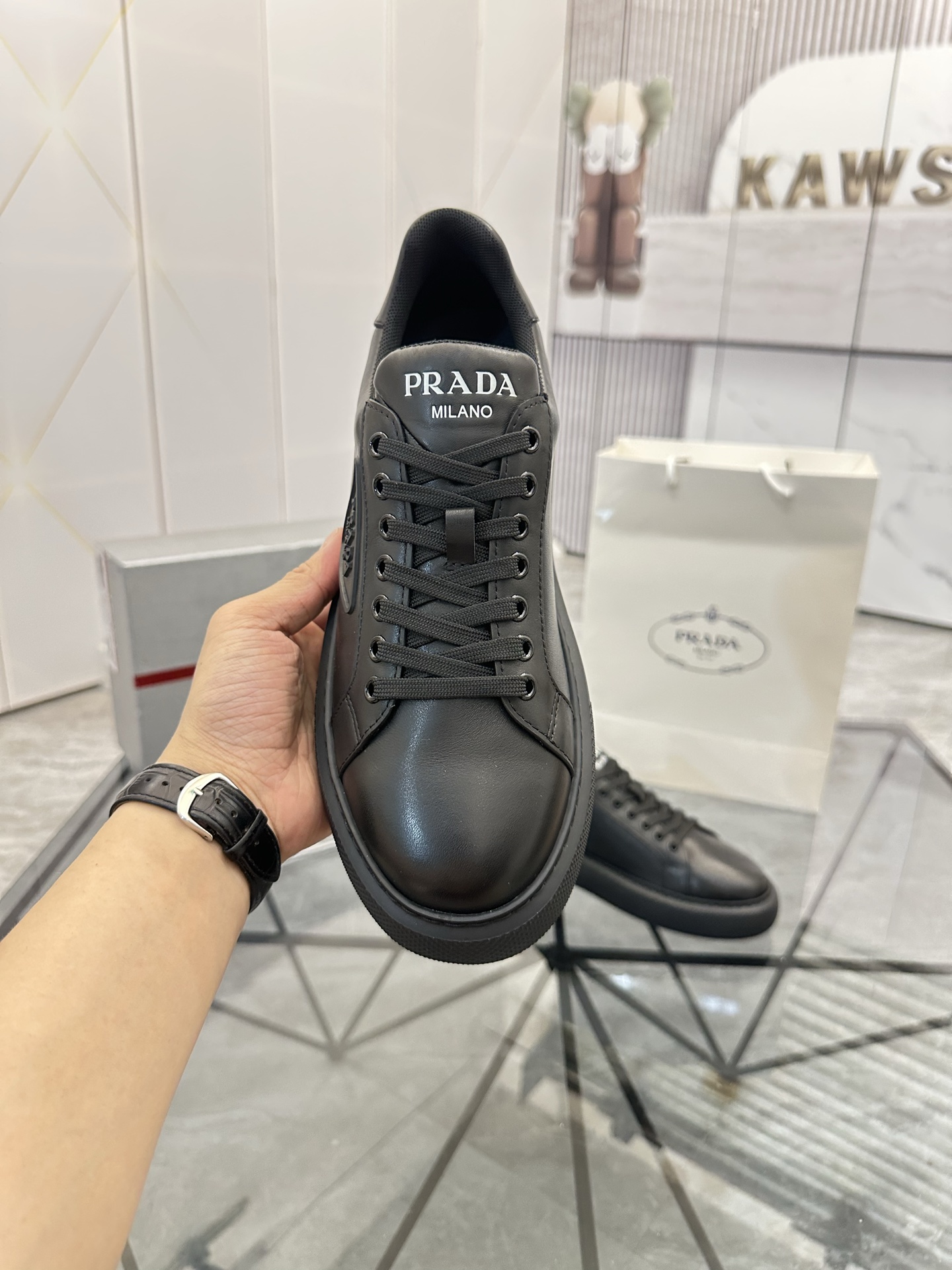 Precio de venta: P270 Artículos de alta gama y máxima calidadMarca: Prada *"Prada*" lowtop loafersTa