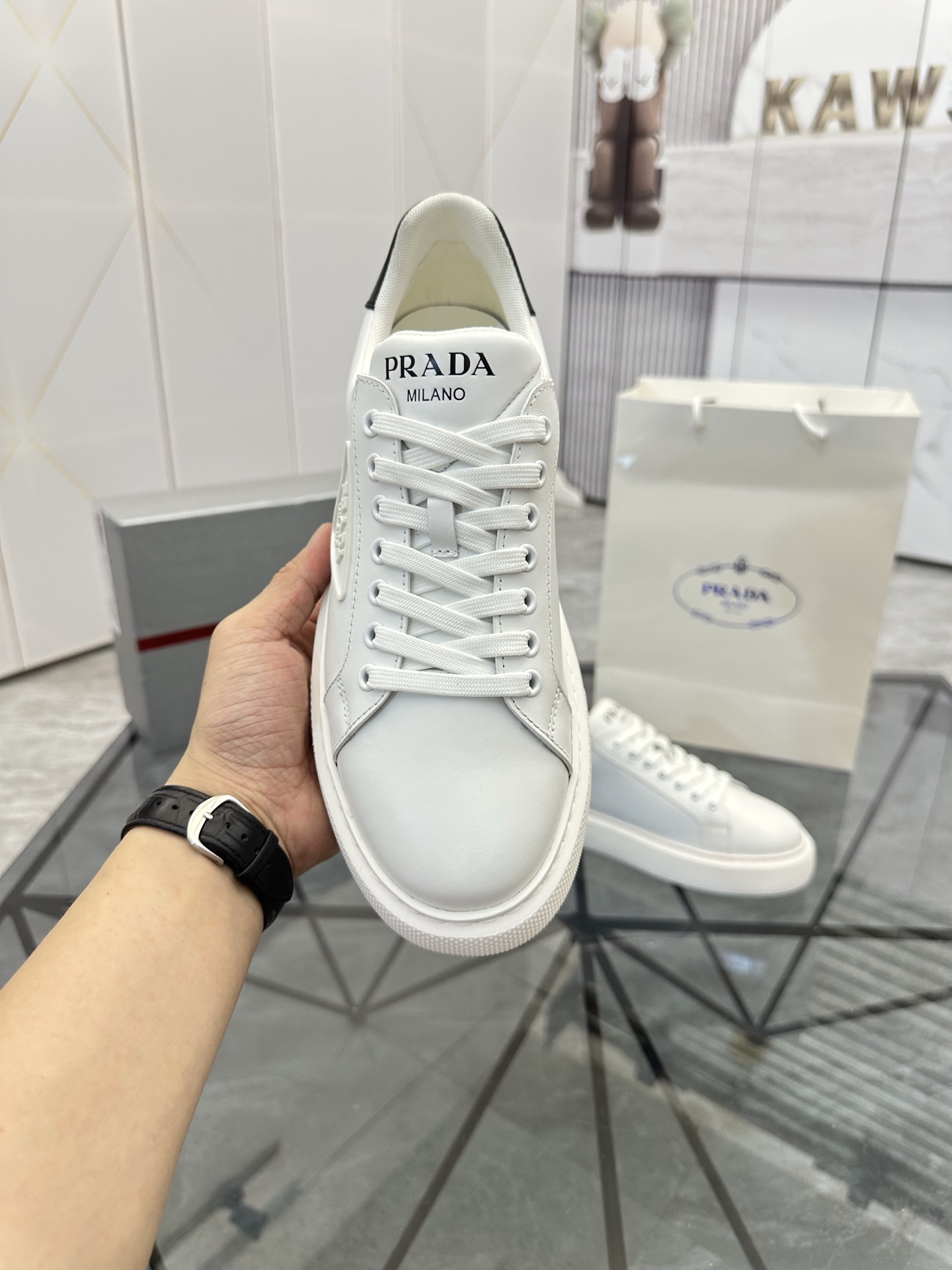 Precio de venta: P270 Artículos de alta gama y máxima calidadMarca: Prada *"Prada*" lowtop loafersTa