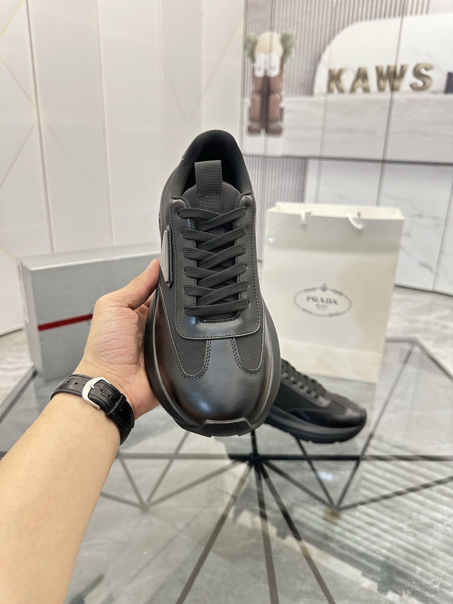Precio de venta: P310 Artículos de alta gama y máxima calidadMarca: Prada *"Prada*" lowtop loafersTa