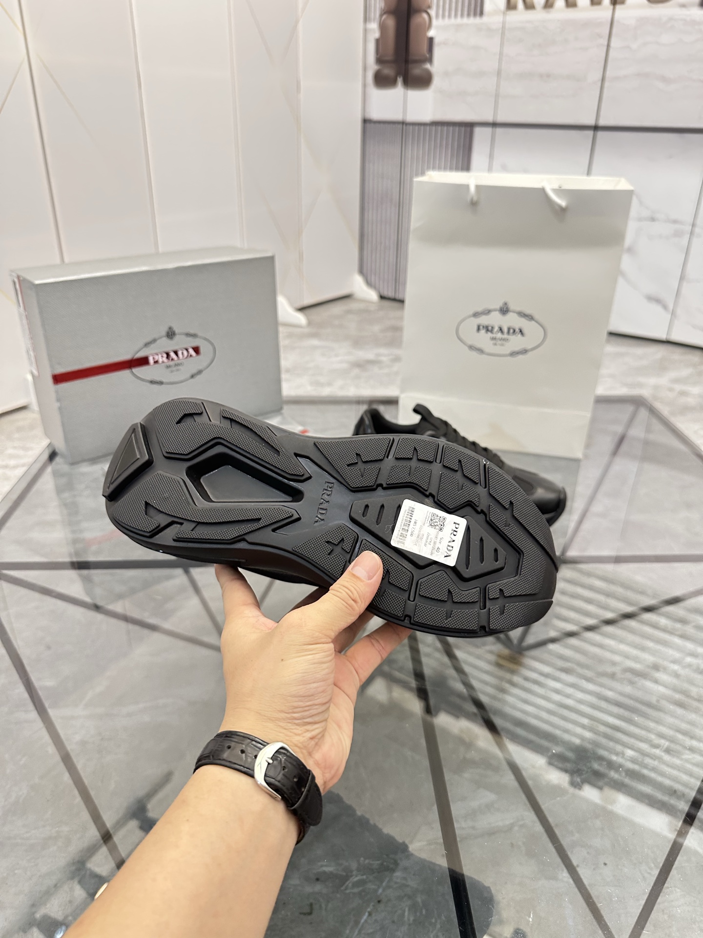 Precio de venta: P310 Artículos de alta gama y máxima calidadMarca: Prada *"Prada*" lowtop loafersTa