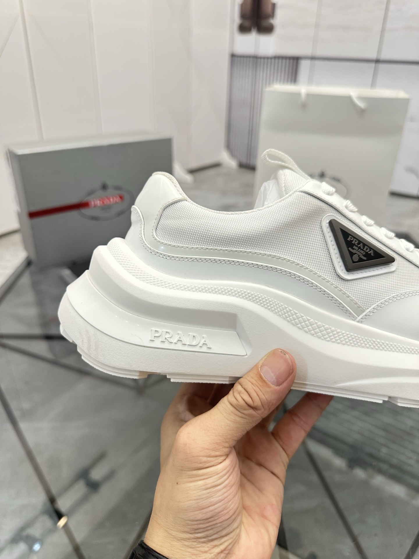 Precio de venta: P310 Artículos de alta gama y máxima calidadMarca: Prada *"Prada*" lowtop loafersTa
