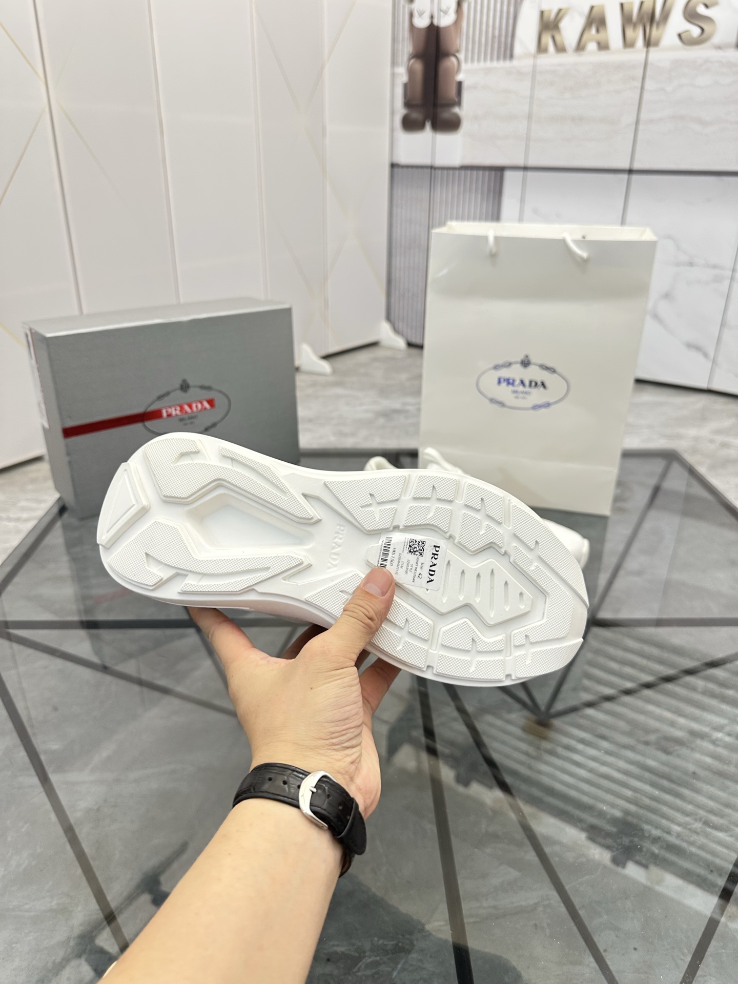 Precio de venta: P310 Artículos de alta gama y máxima calidadMarca: Prada *"Prada*" lowtop loafersTa