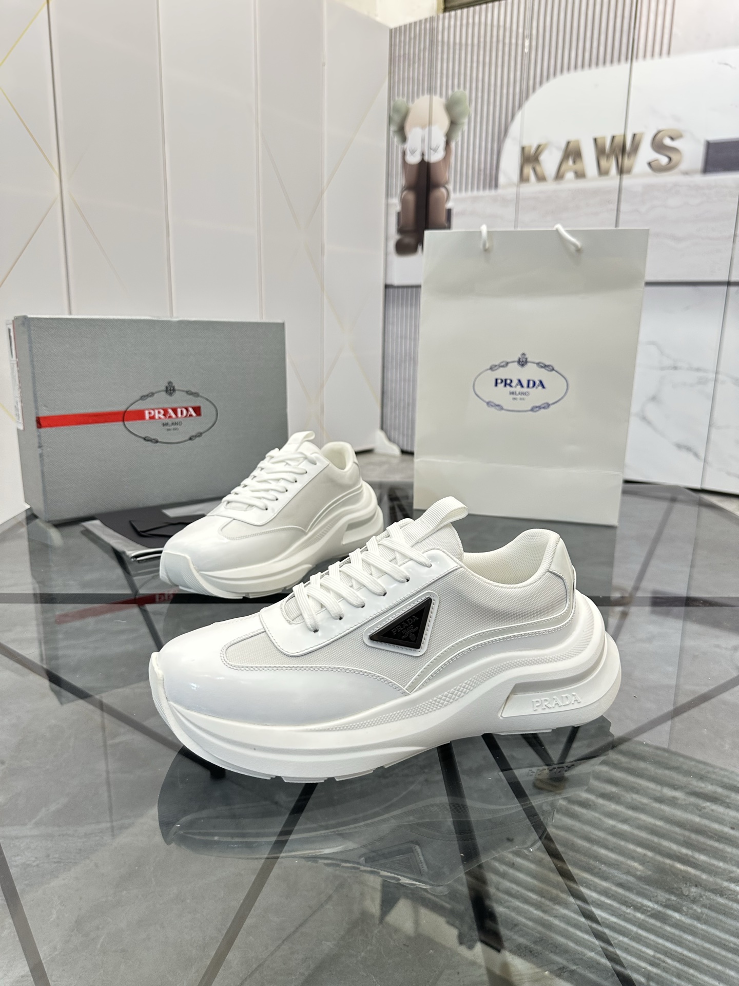 Precio de venta: P310 Artículos de alta gama y máxima calidadMarca: Prada *