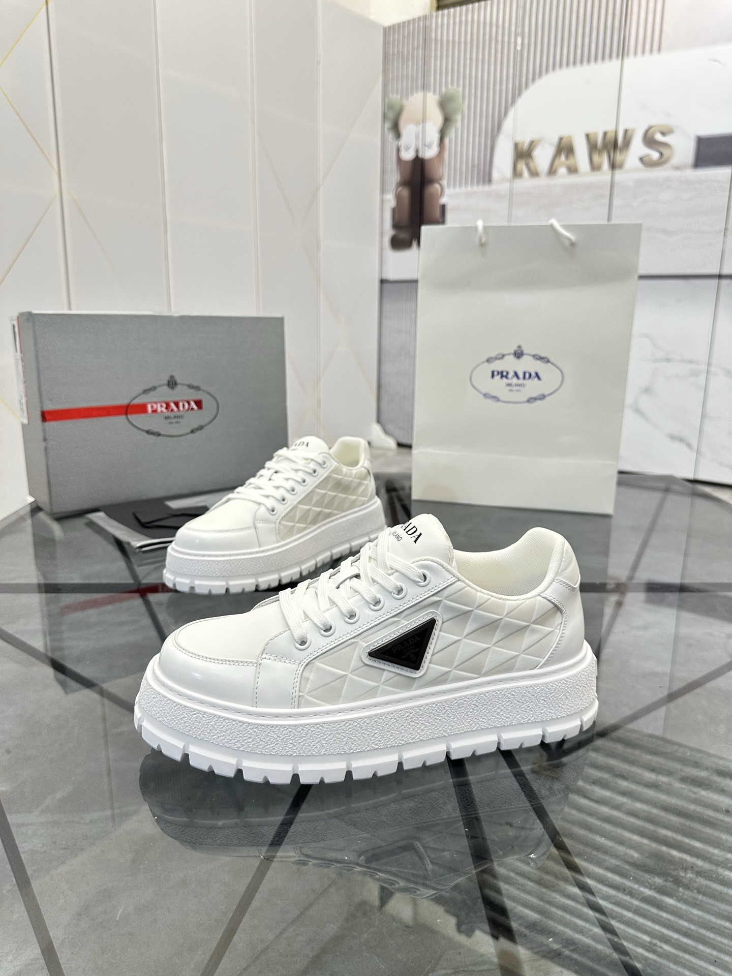 Precio de venta: P270 Artículos de alta gama y calidad superiorMarca: Prada *