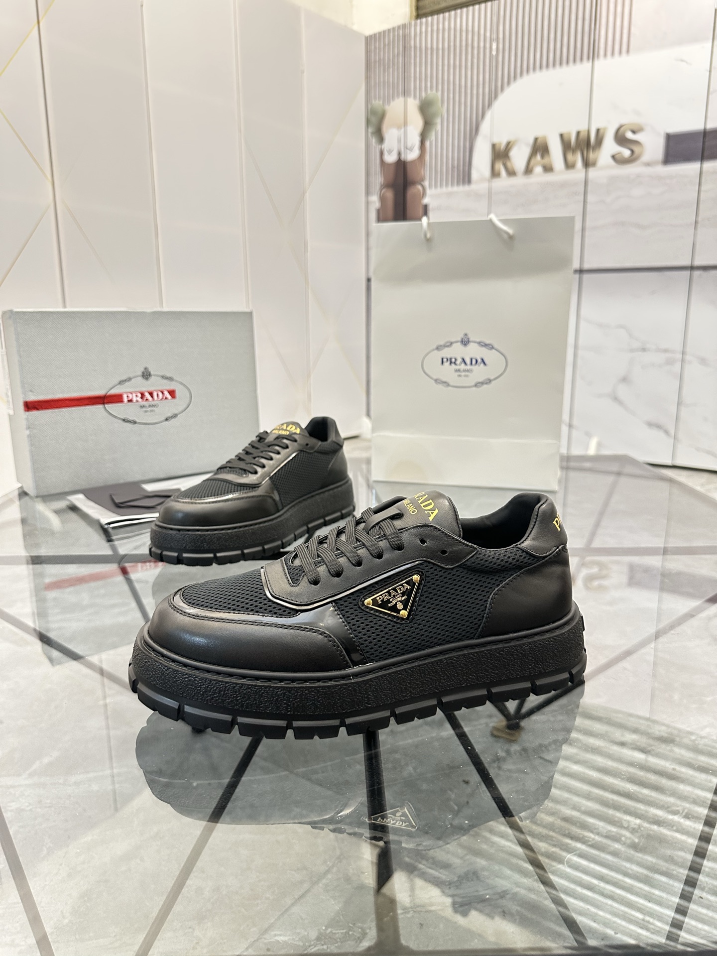 Precio de venta: P290 Artículos de alta gama y máxima calidadMarca: Prada *