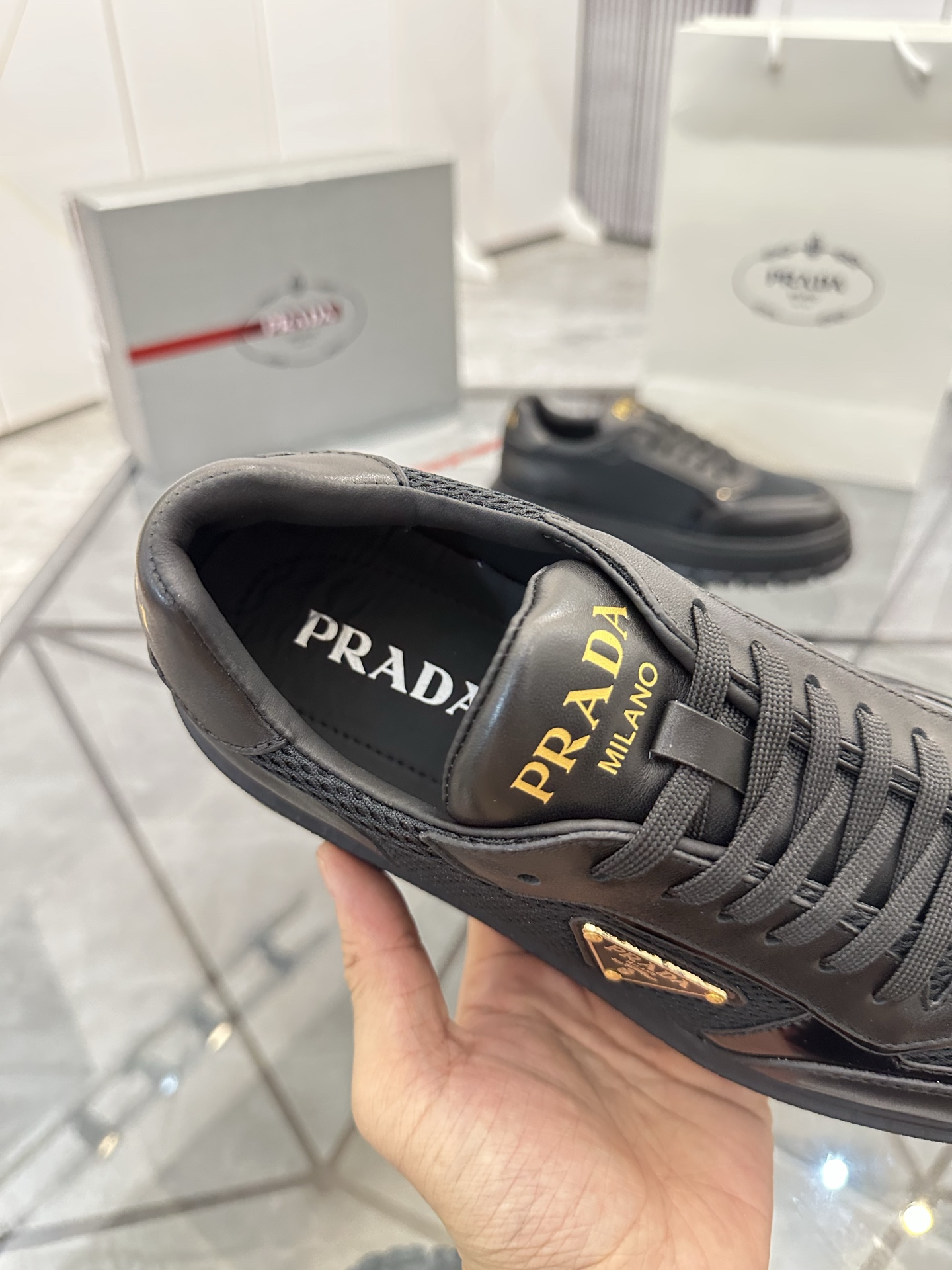 Precio de venta: P290 Artículos de alta gama y máxima calidadMarca: Prada *"Prada*" mocasines de cañ