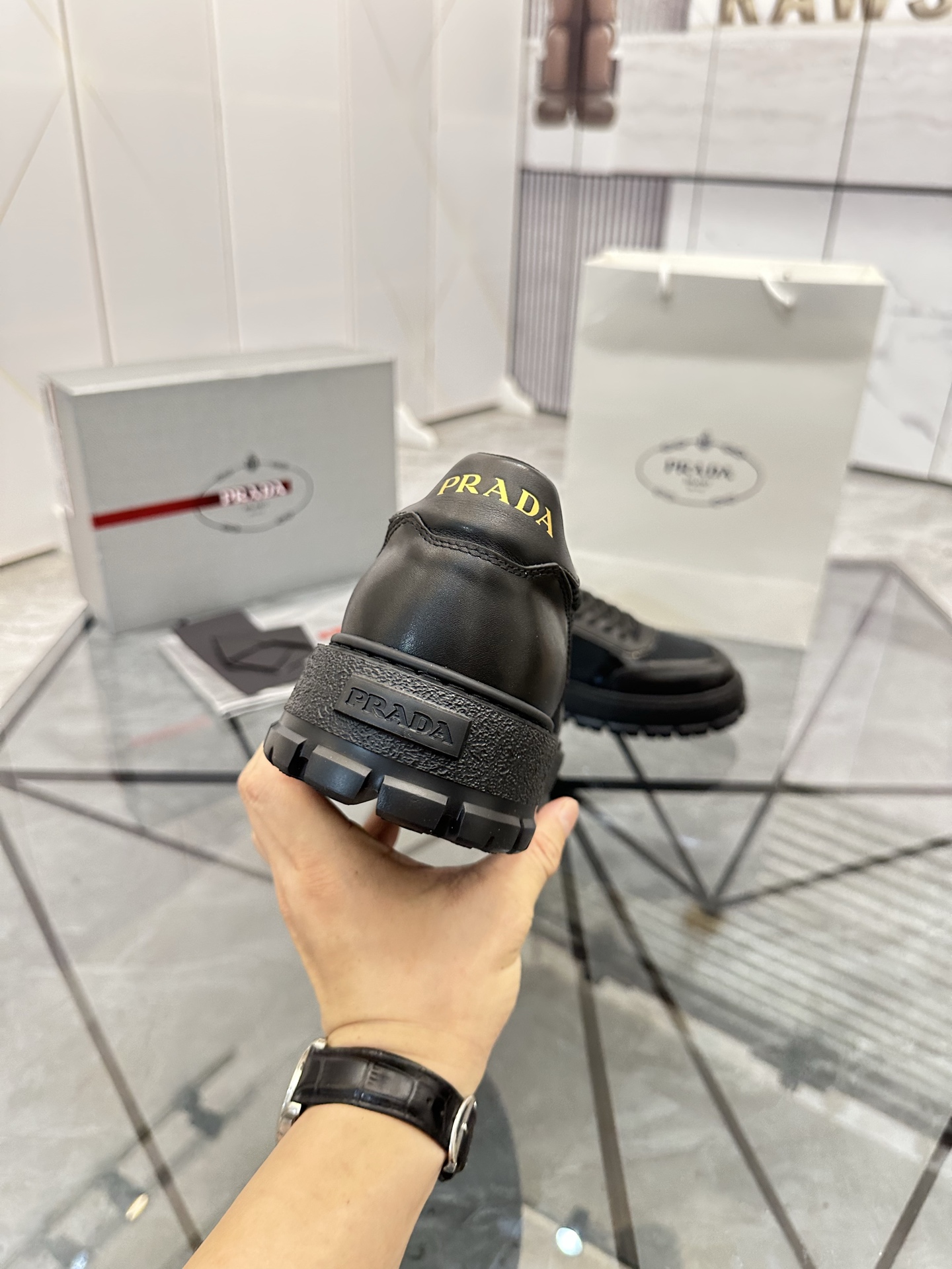 Precio de venta: P290 Artículos de alta gama y máxima calidadMarca: Prada *"Prada*" mocasines de cañ