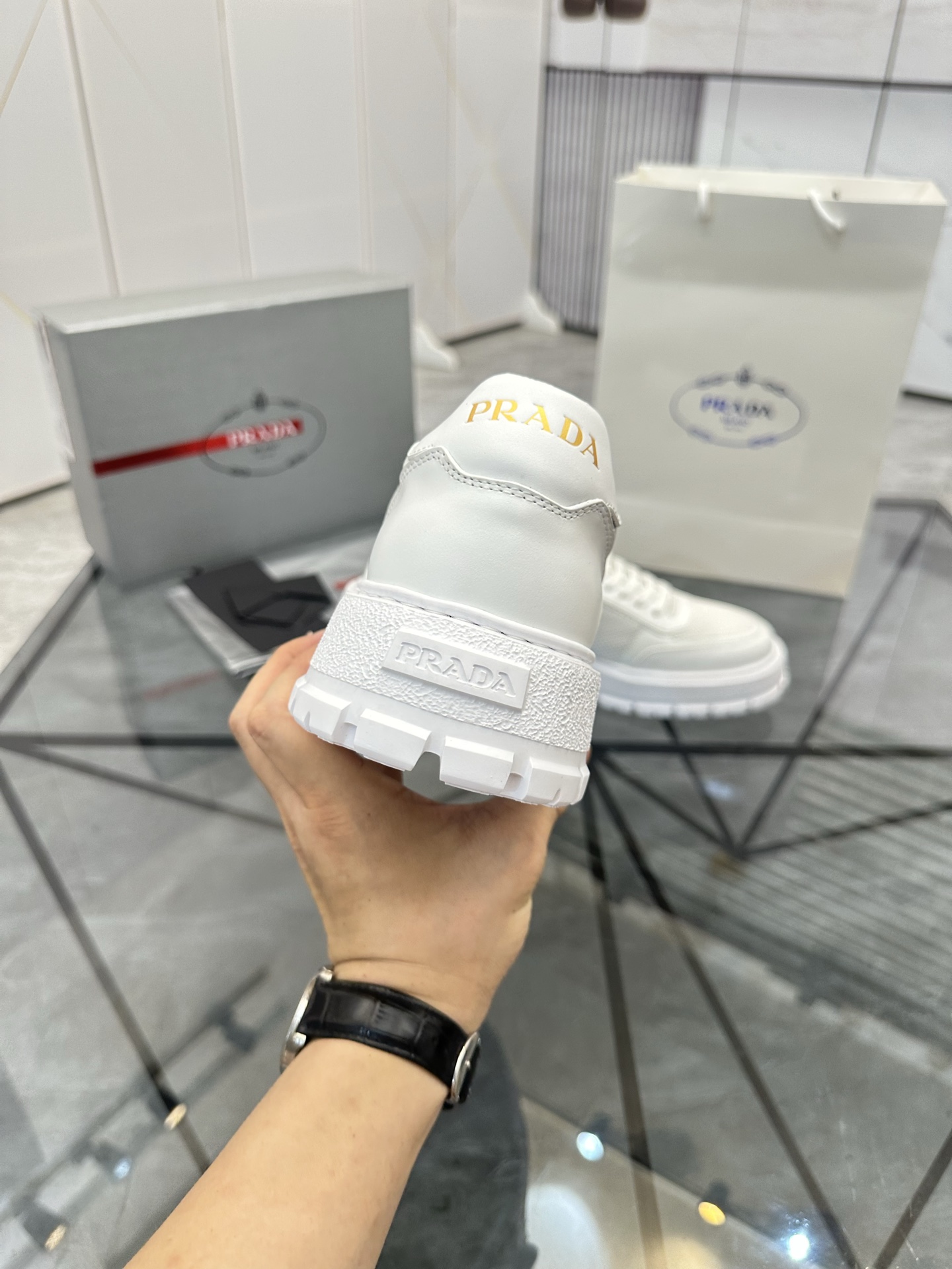 Precio de venta: P290 Artículos de alta gama y máxima calidadMarca: Prada *"Prada*" mocasines de cañ
