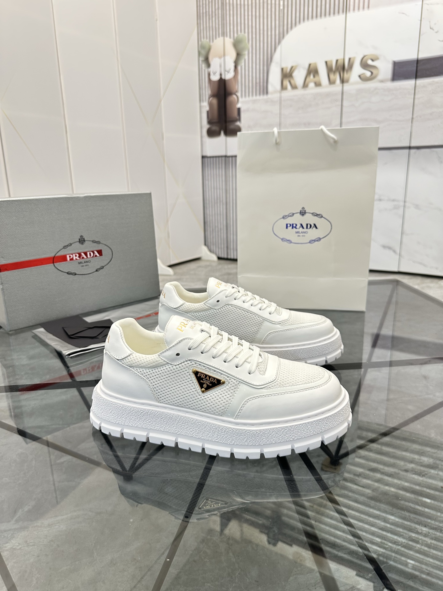 Precio de venta: P290 Artículos de alta gama y máxima calidadMarca: Prada *"Prada*" mocasines de cañ