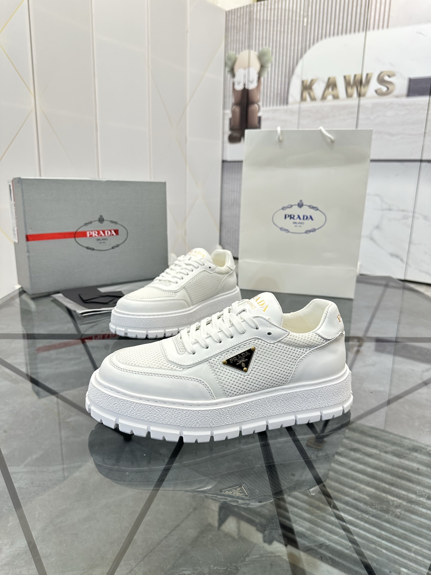 Precio de venta: P290 Artículos de alta gama y máxima calidadMarca: Prada *