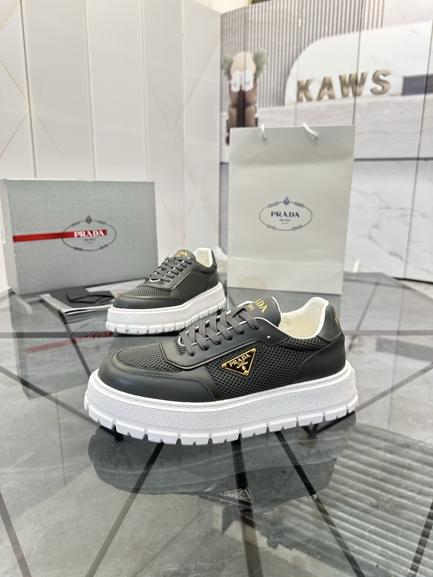 Precio de venta: P290 Artículos de alta gama y máxima calidadMarca: Prada *