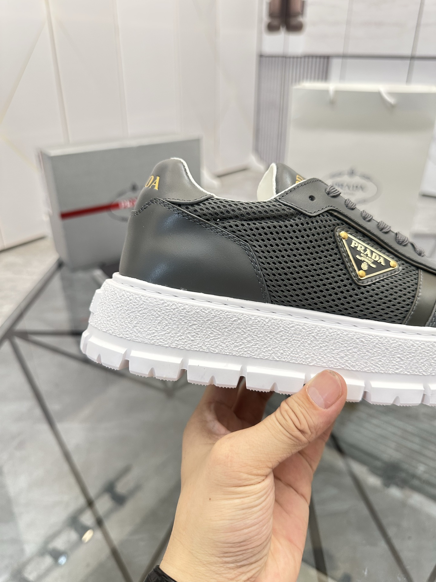 Precio de venta: P290 Artículos de alta gama y máxima calidadMarca: Prada *"Prada*" mocasines de cañ