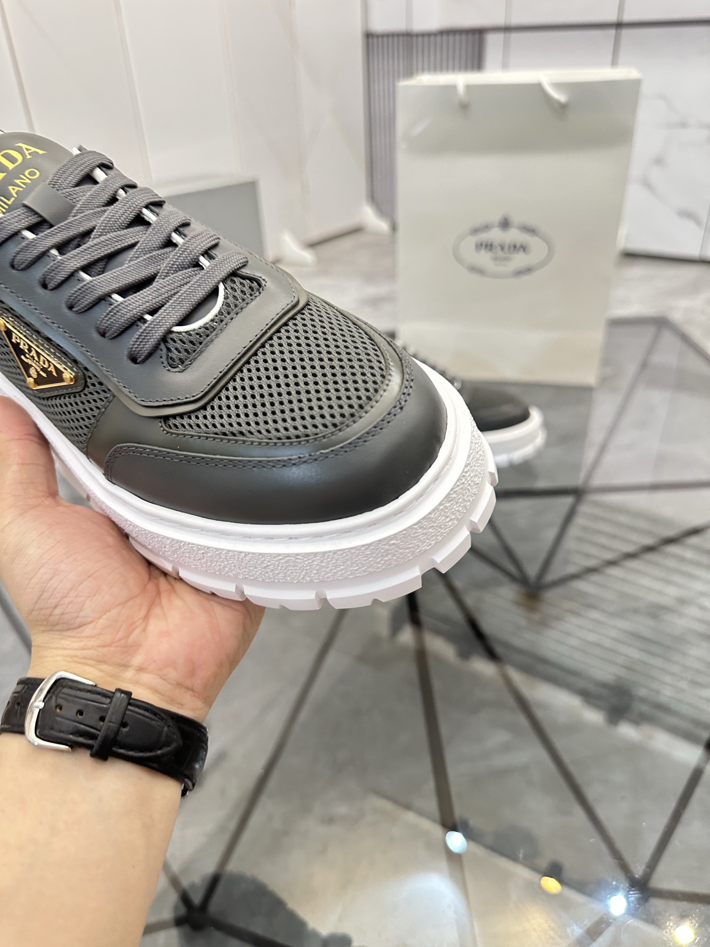 Precio de venta: P290 Artículos de alta gama y máxima calidadMarca: Prada *"Prada*" mocasines de cañ
