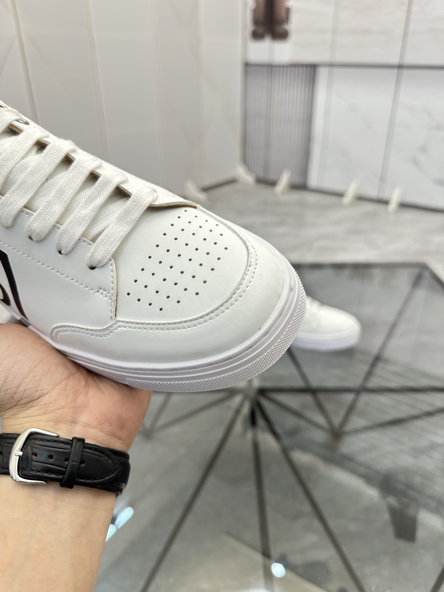 Precio de venta: P220Marca: PP*"Phillip Pry*" lowtop casual shoesTalla: 39-44 (38.45.46) Material: P