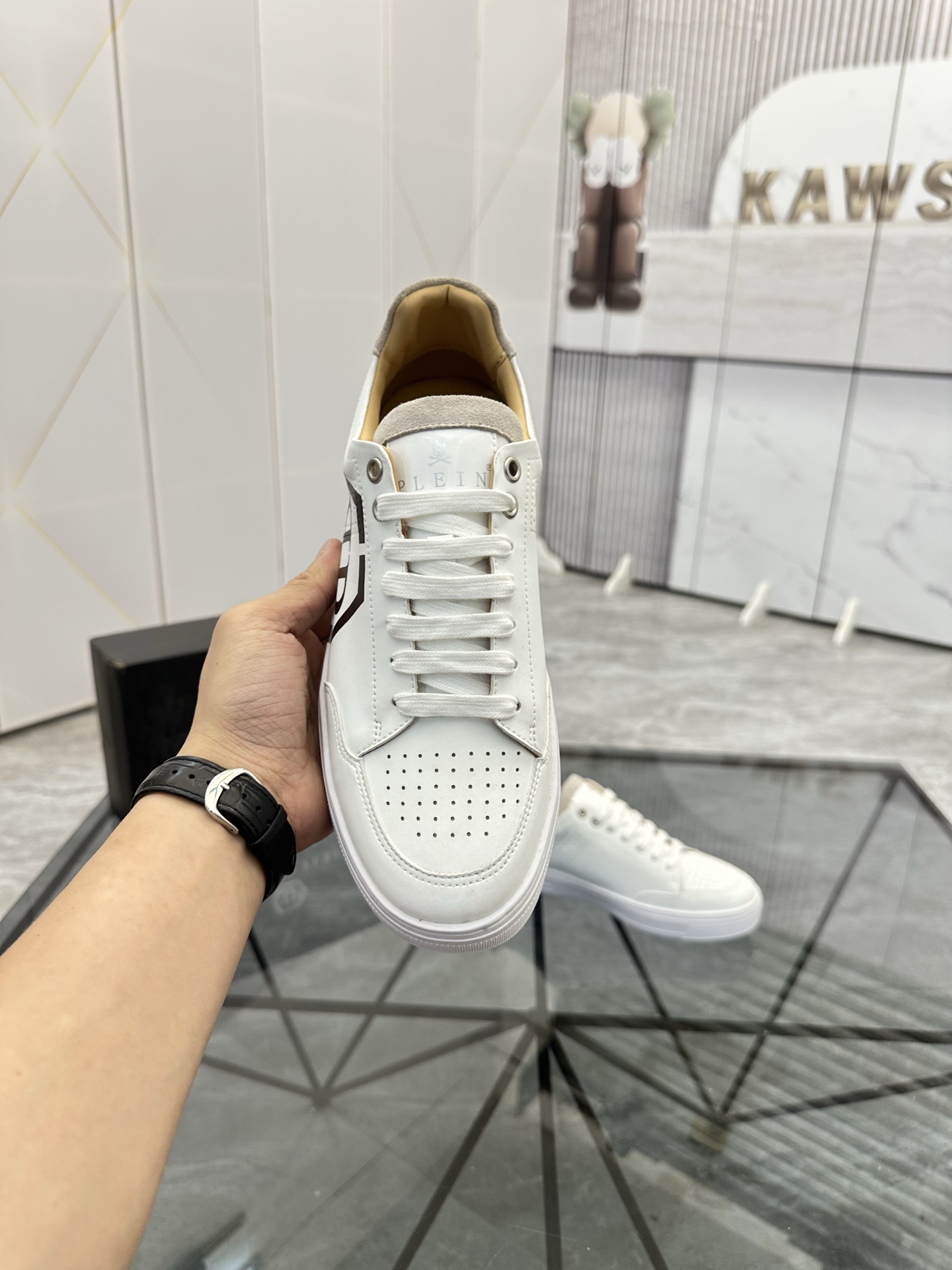 Precio de venta: P220Marca: PP*"Phillip Pry*" lowtop casual shoesTalla: 39-44 (38.45.46) Material: P