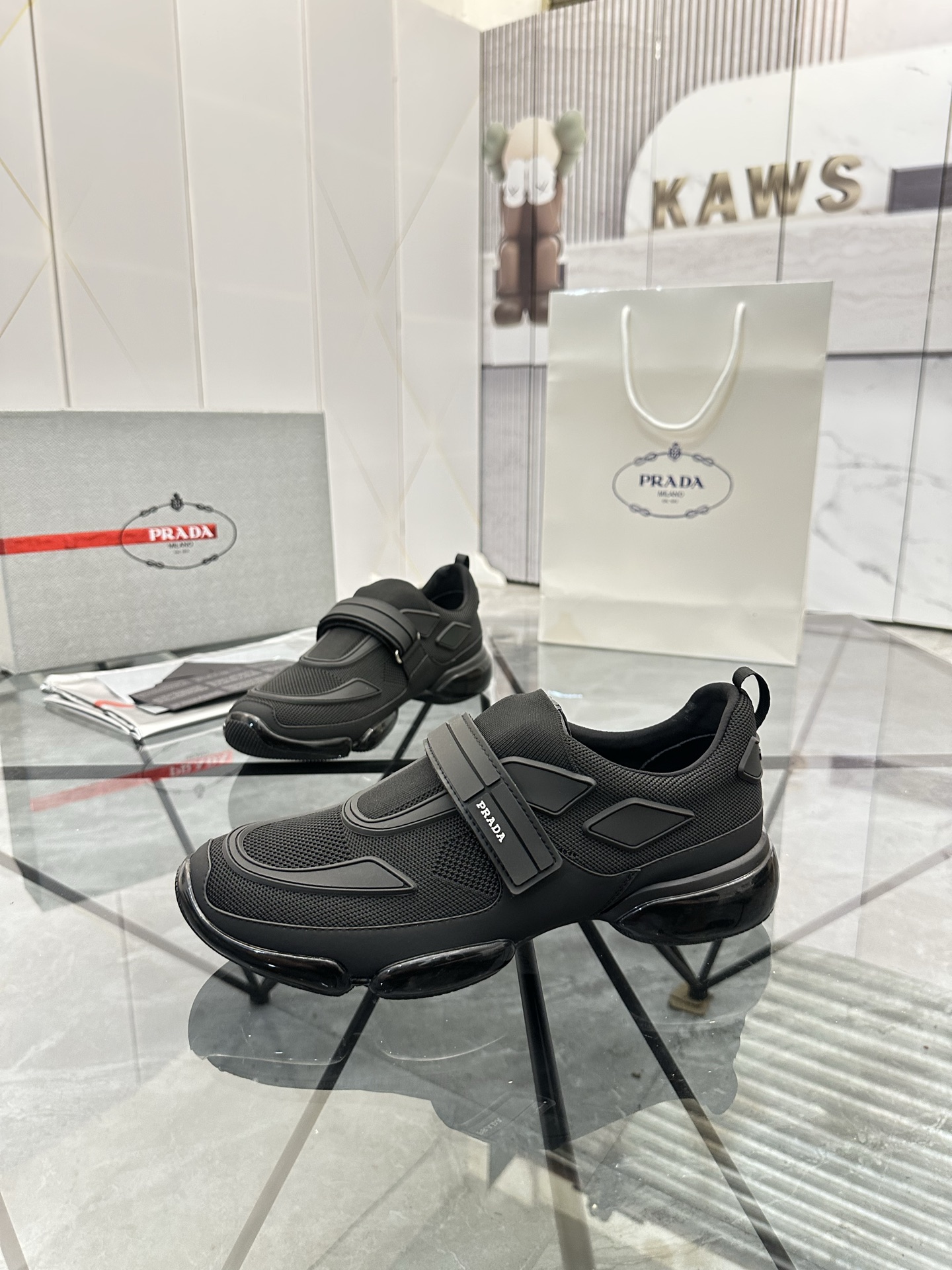 Precio de venta: P230 Artículos de alta gama y máxima calidadMarca: Prada *