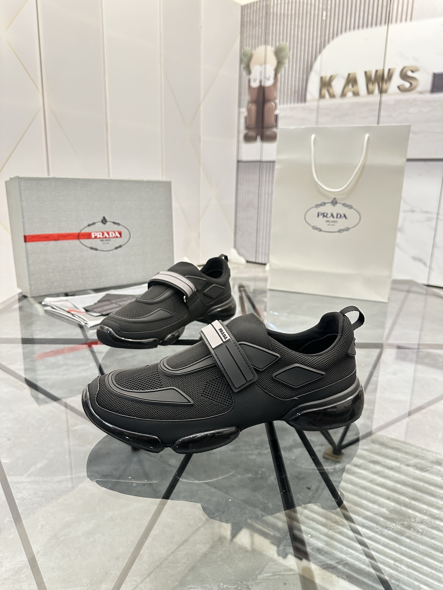 Precio de venta: P230 Artículos de alta gama y máxima calidadMarca: Prada *