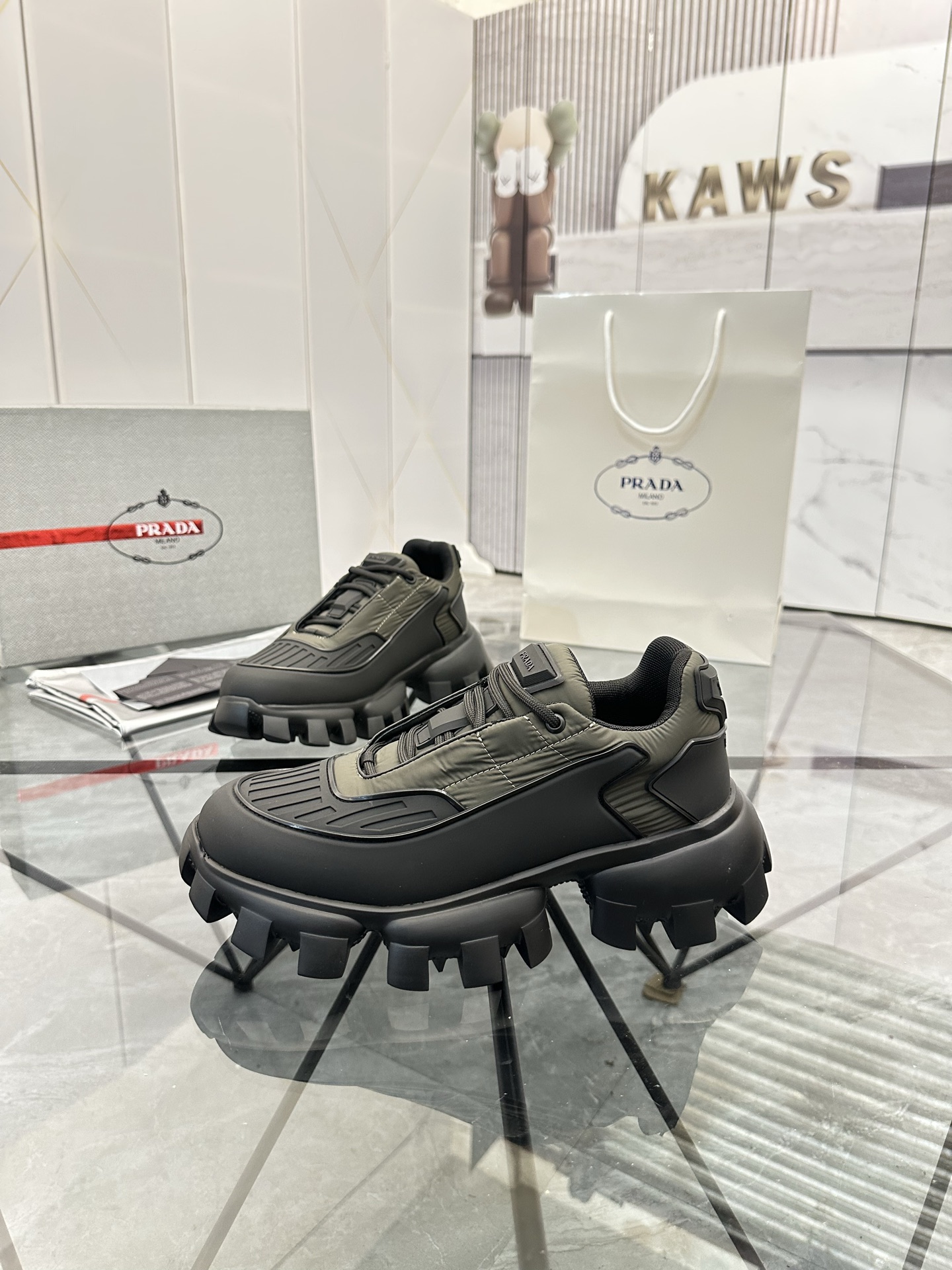 Precio de venta: P240 Calidad superior de gama altaMarca: Prada *