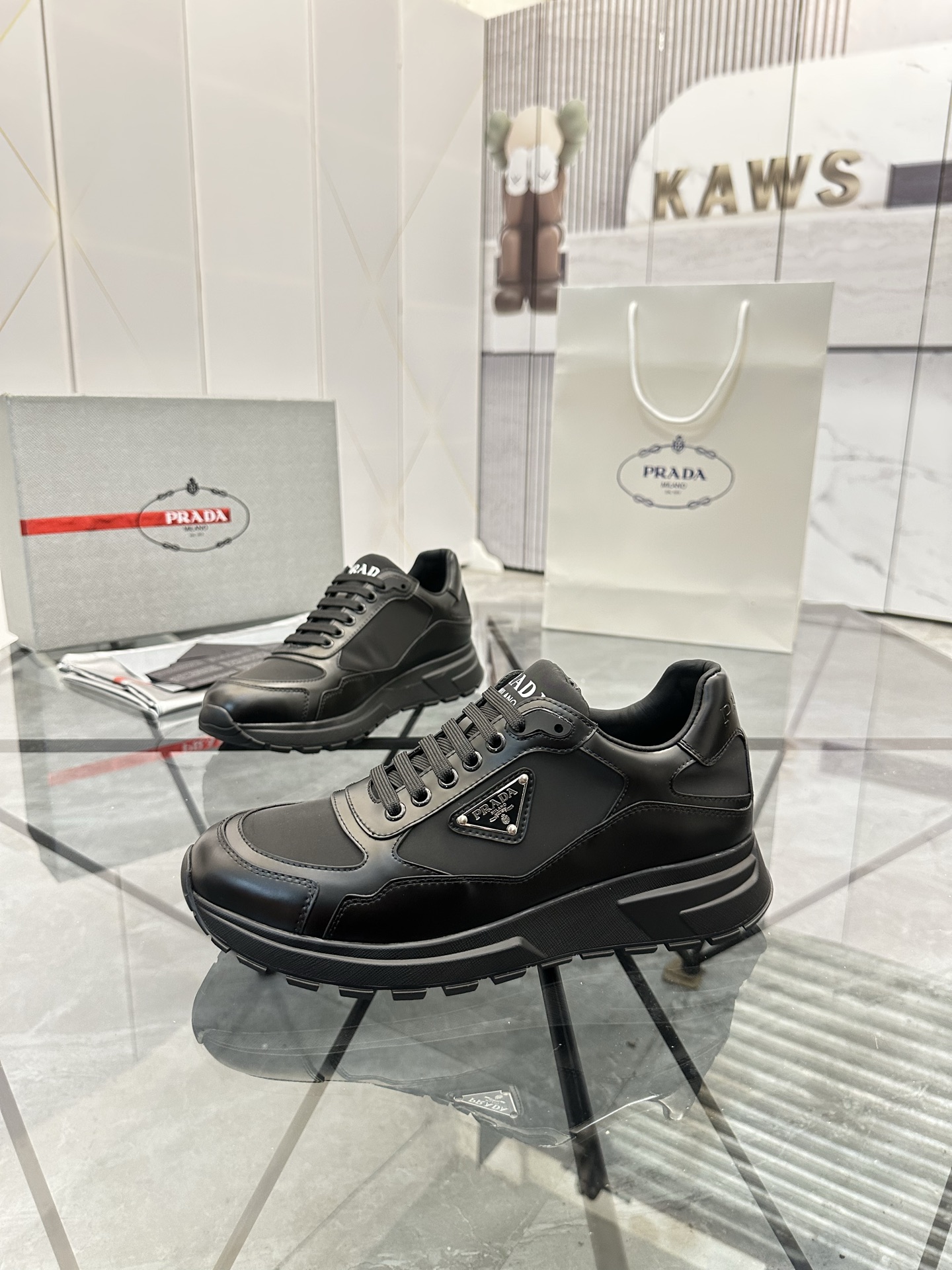 Precio de venta: P270 Artículos de alta gama y máxima calidadMarca: Prada *