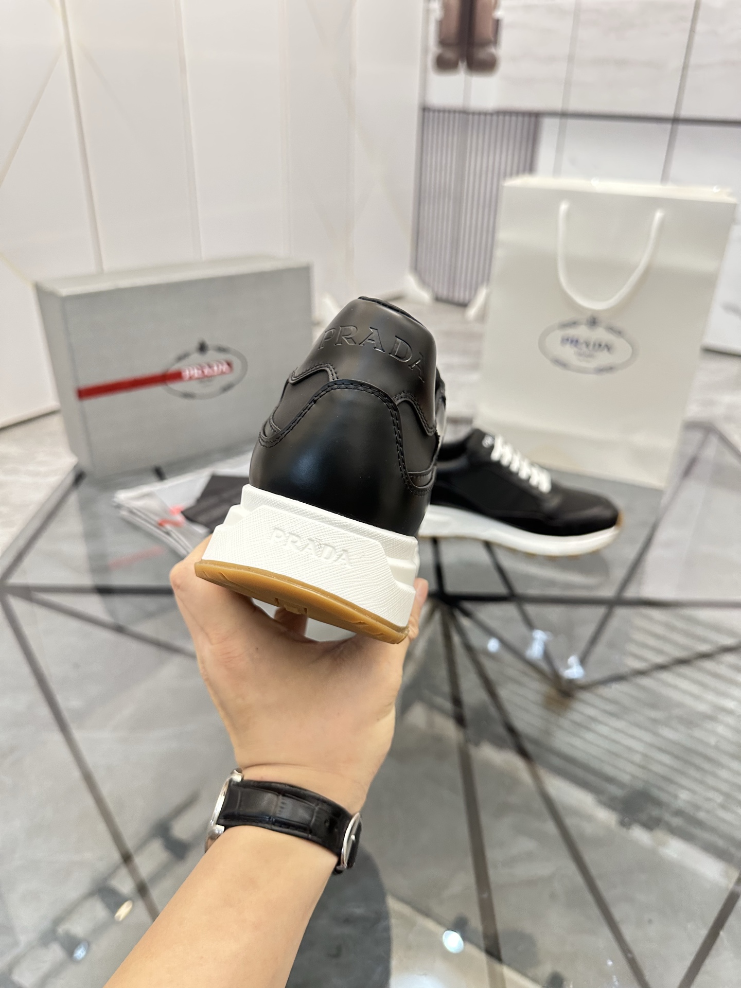 Precio de venta: P270 Artículos de alta gama y máxima calidadMarca: Prada *"Prada*" mocasines de cañ