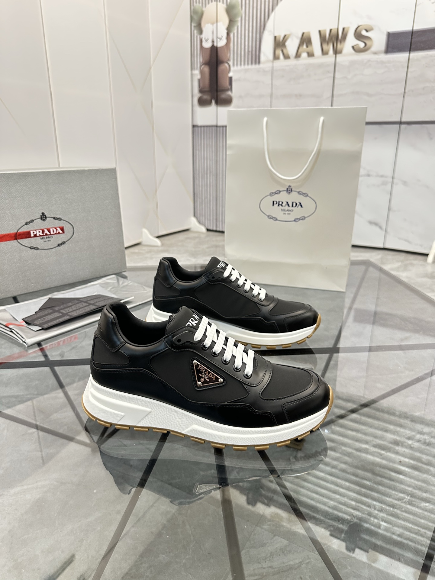 Precio de venta: P270 Artículos de alta gama y máxima calidadMarca: Prada *"Prada*" mocasines de cañ