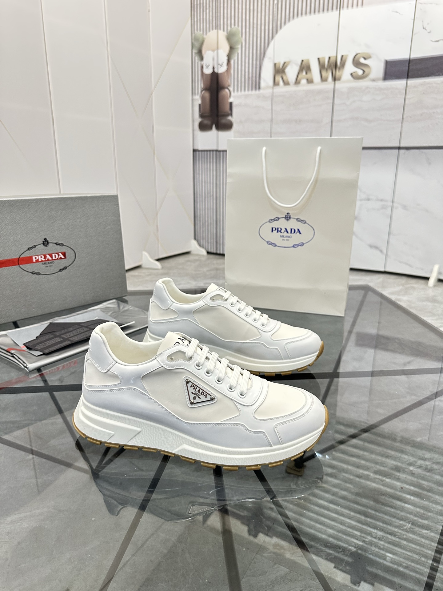 Precio de venta: P270 Artículos de alta gama y máxima calidadMarca: Prada *"Prada*" mocasines de cañ