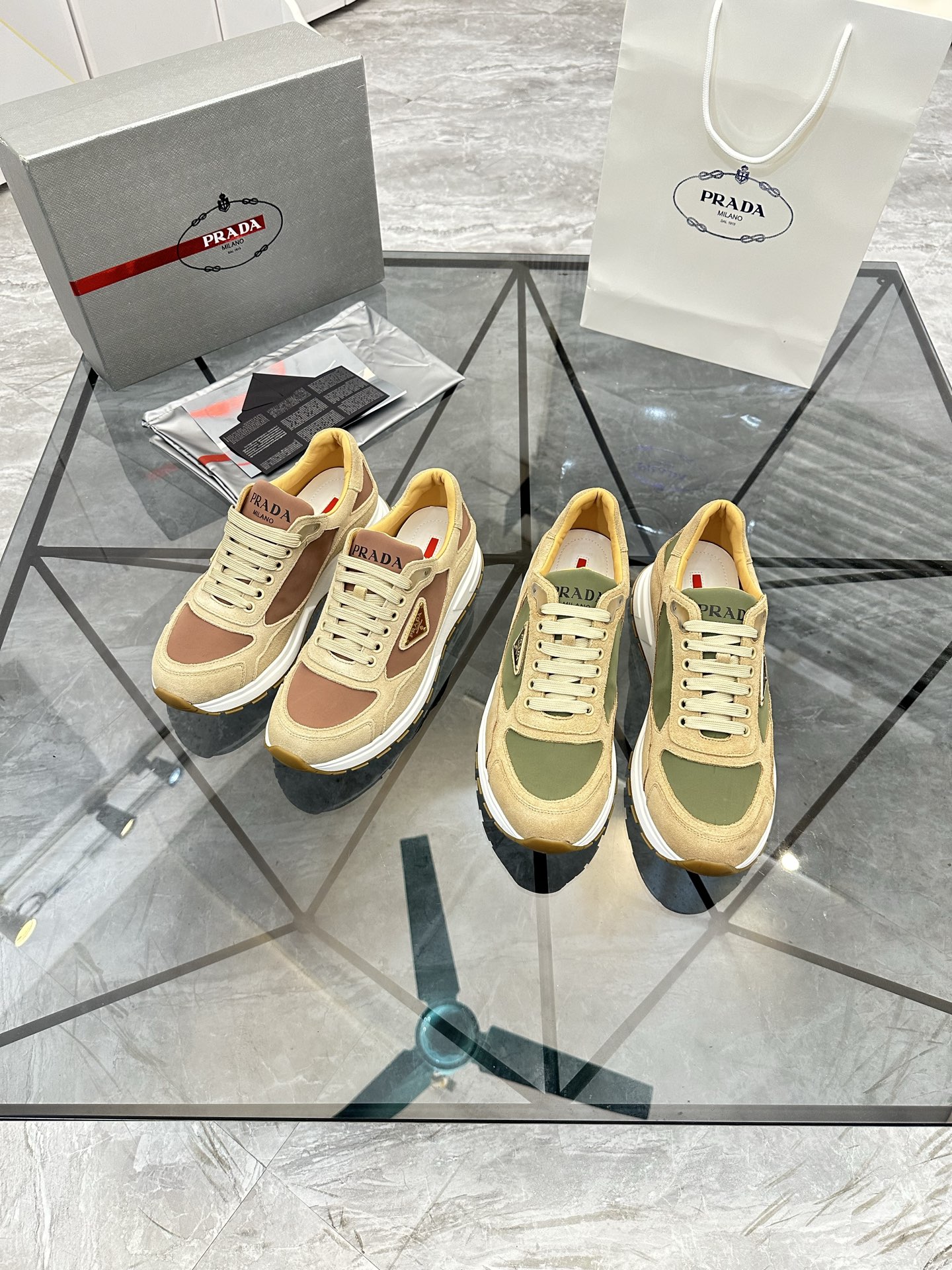 Precio de venta: P270 Artículos de alta gama y máxima calidadMarca: Prada *"Prada*" mocasines de cañ