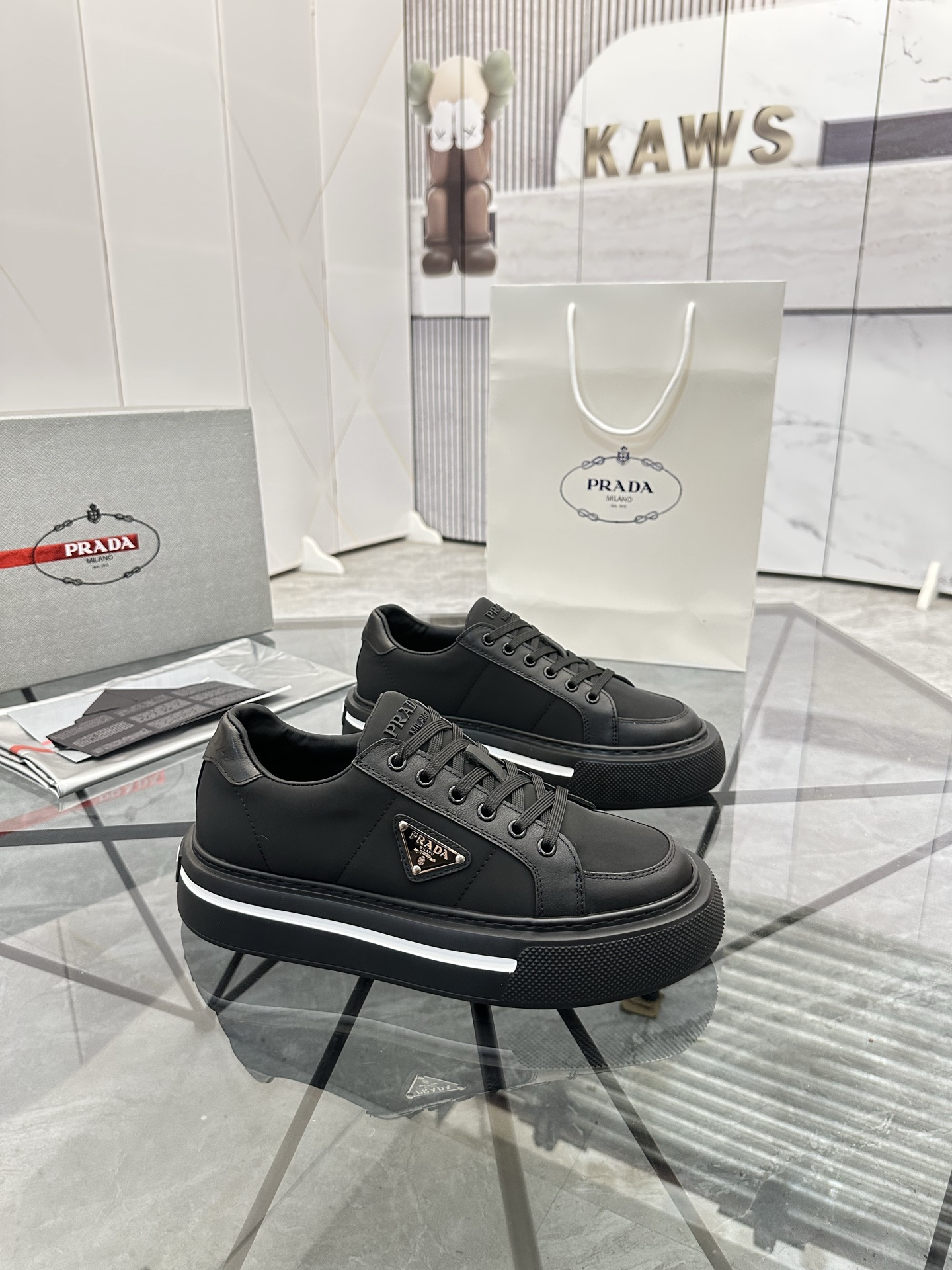 Precio de venta: P270 Artículos de alta gama y máxima calidadMarca: Prada *"Prada*" mocasines de cañ