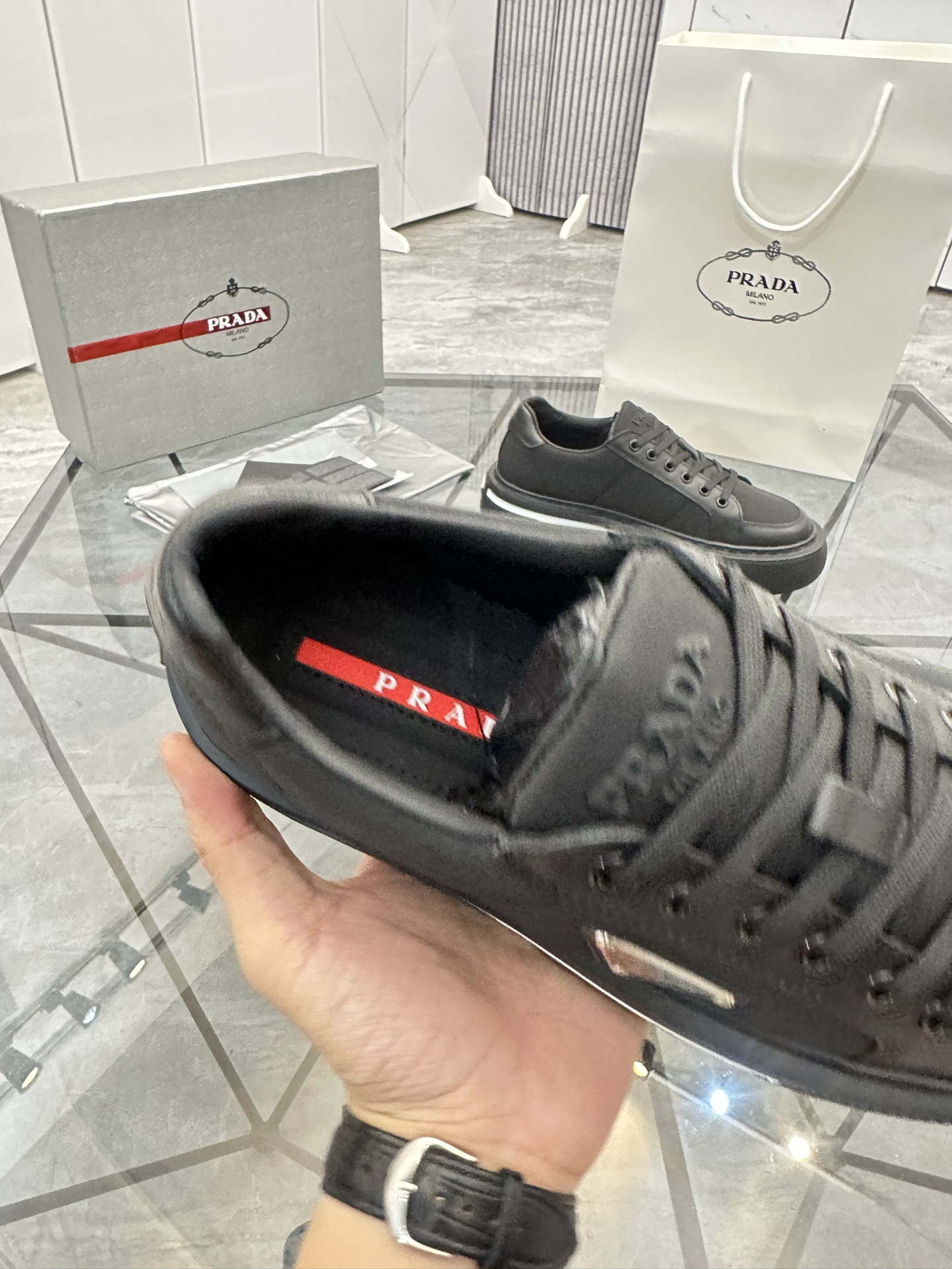 Precio de venta: P270 Artículos de alta gama y máxima calidadMarca: Prada *"Prada*" mocasines de cañ