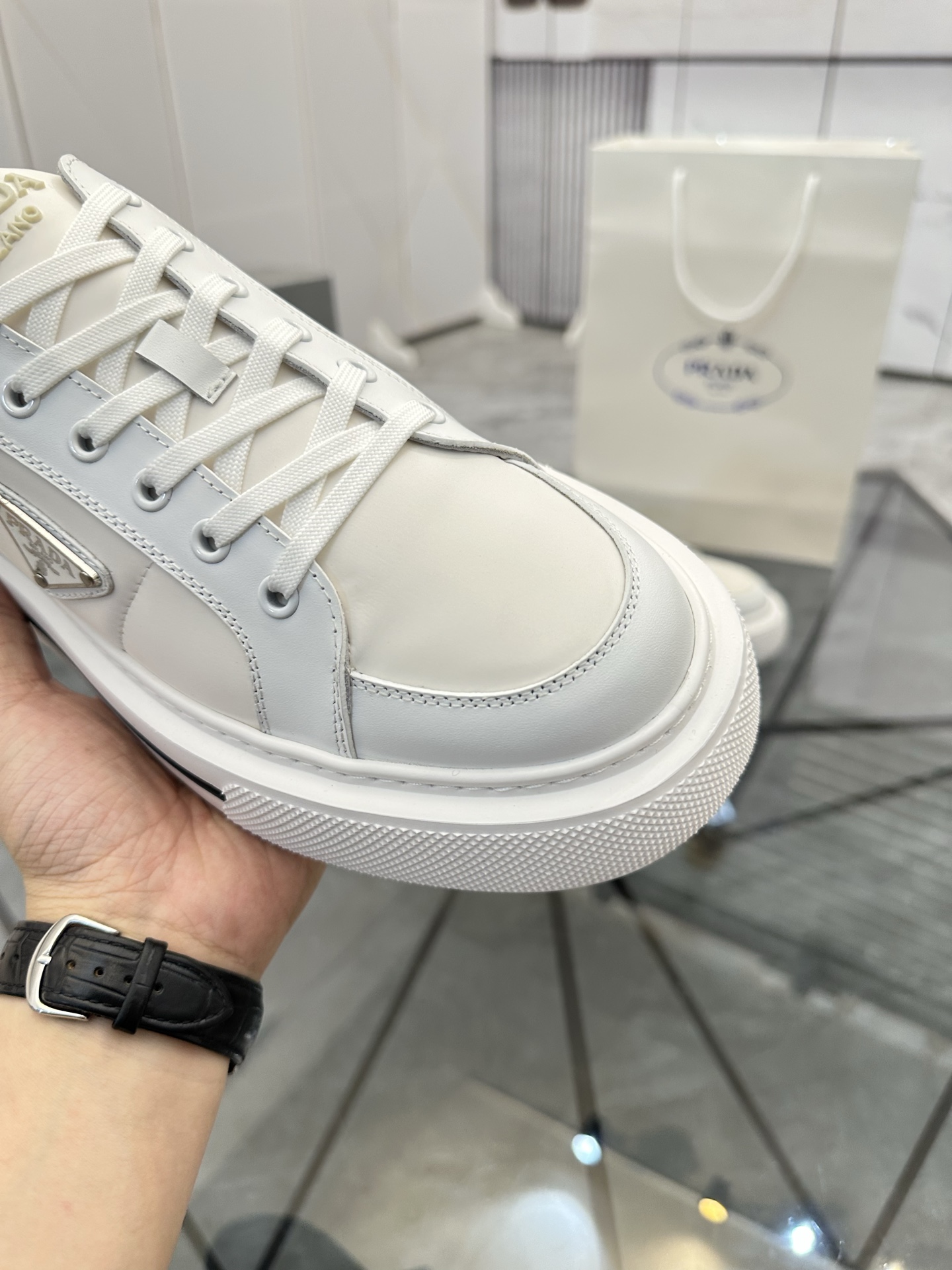 Precio de venta: P270 Artículos de alta gama y máxima calidadMarca: Prada *"Prada*" mocasines de cañ
