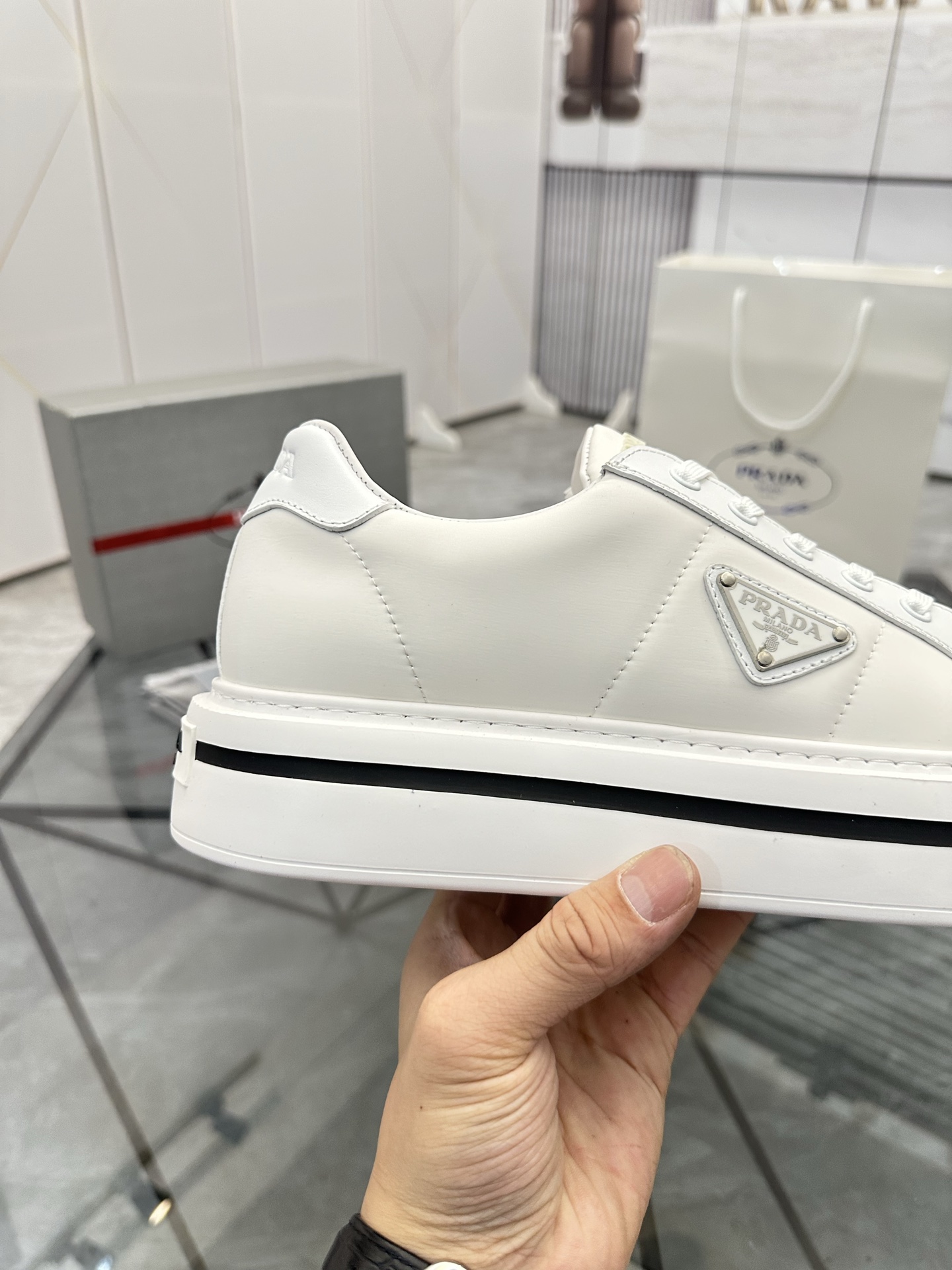 Precio de venta: P270 Artículos de alta gama y máxima calidadMarca: Prada *"Prada*" mocasines de cañ
