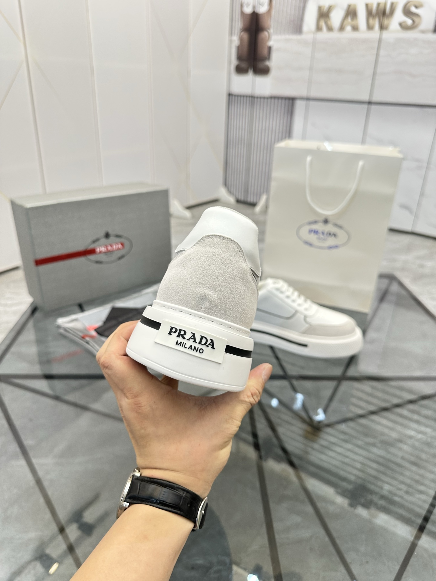 Precio de venta: P270 Artículos de alta gama y máxima calidadMarca: Prada *"Prada*" lowtop loafersTa