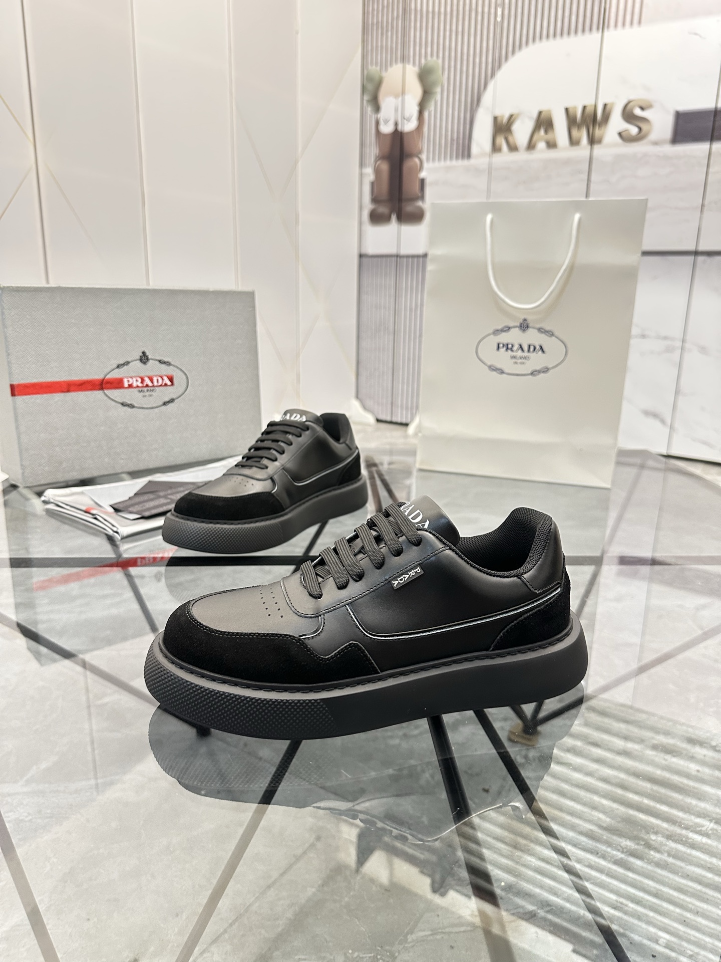 Precio de venta: P270 Artículos de alta gama y máxima calidadMarca: Prada *