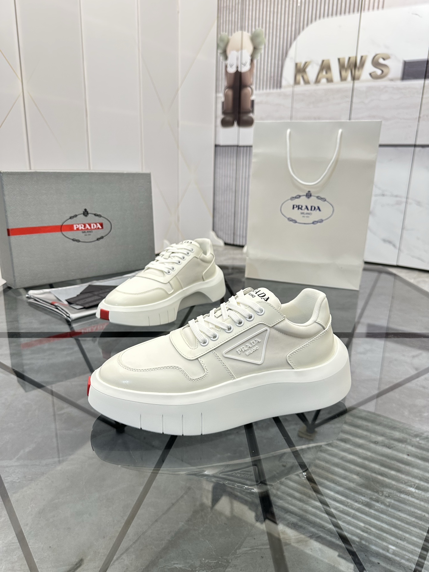 Precio de venta: P290 Artículos de alta gama y máxima calidadMarca: Prada *