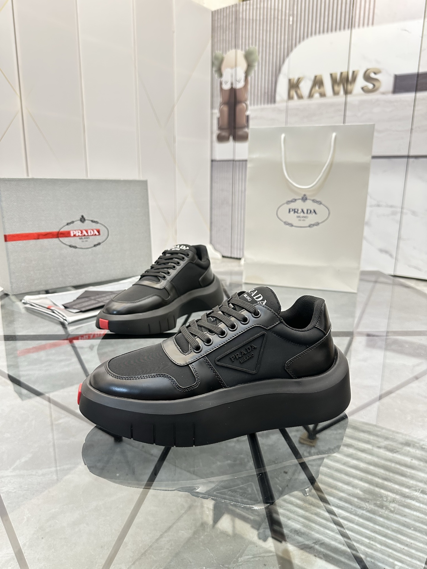 Precio de venta: P290 Artículos de alta gama y máxima calidadMarca: Prada *
