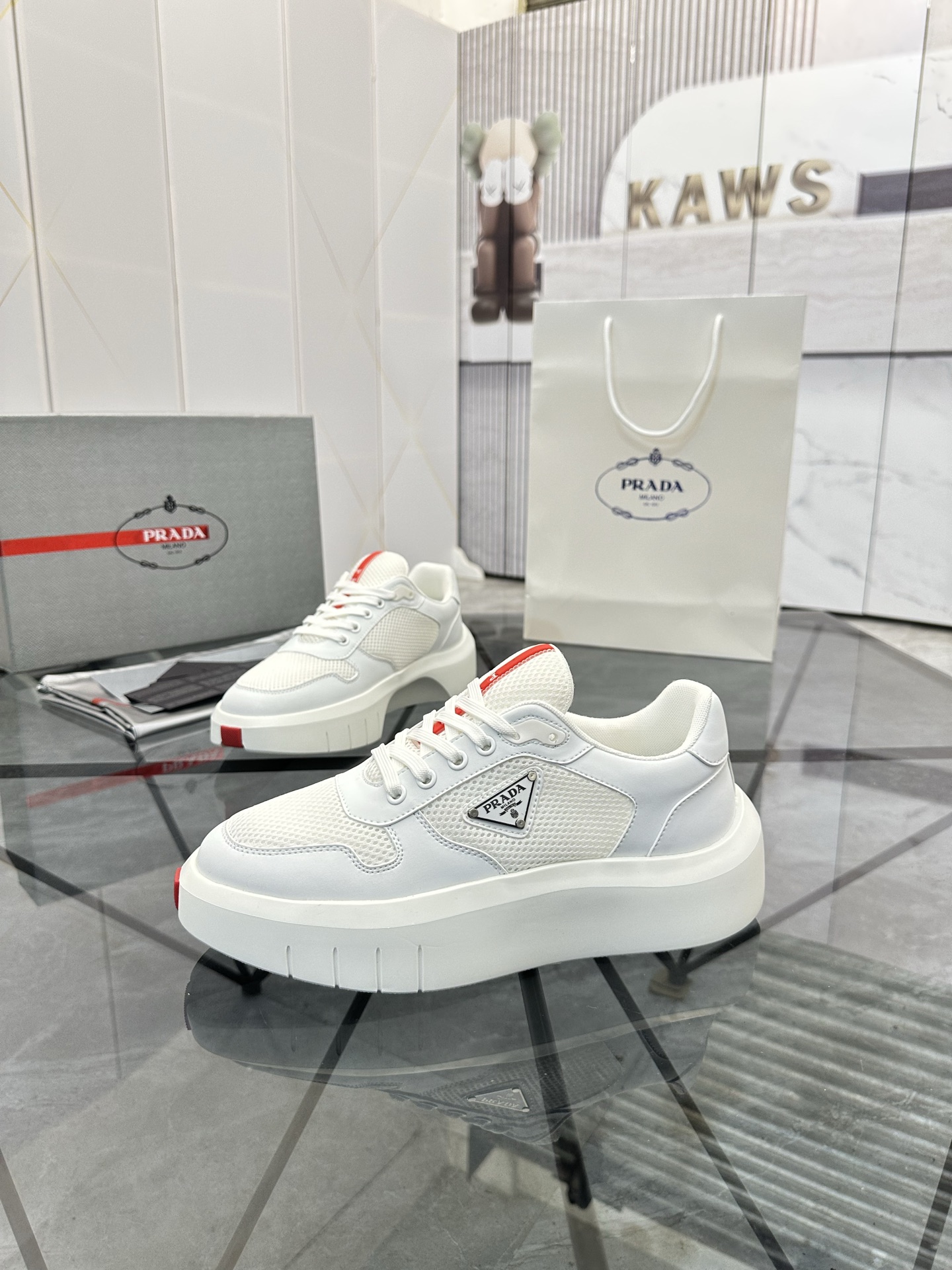 Precio de venta: P290 Artículos de alta gama y máxima calidadMarca: Prada *