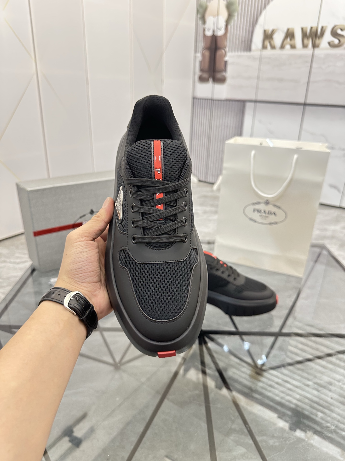 Precio de venta: P290 Artículos de alta gama y máxima calidadMarca: Prada *"Prada*" lowtop loafersTa