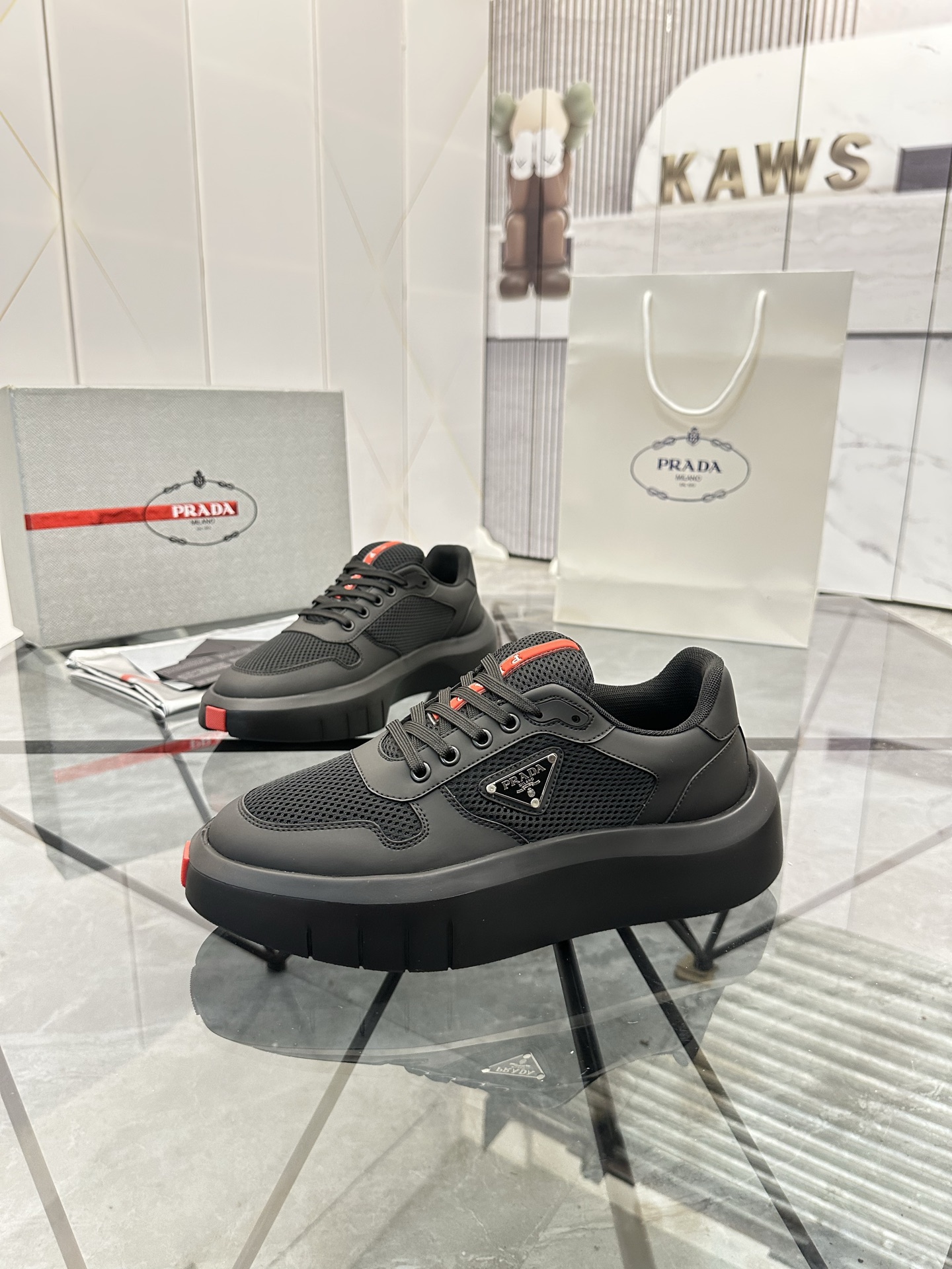 Precio de venta: P290 Artículos de alta gama y máxima calidadMarca: Prada *