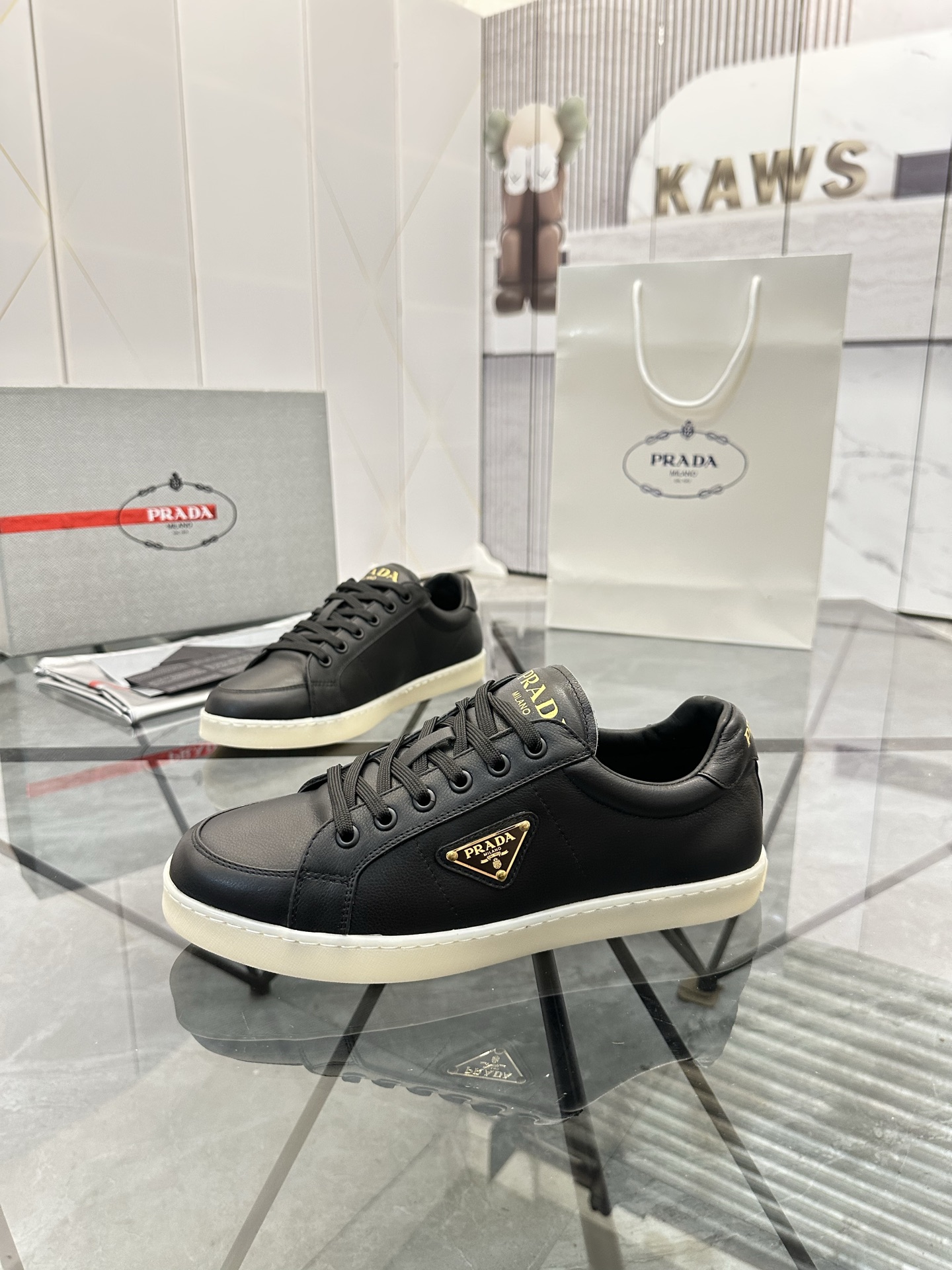 Precio de venta: P250 Artículos de gama alta y calidad superiorMarca: Prada *