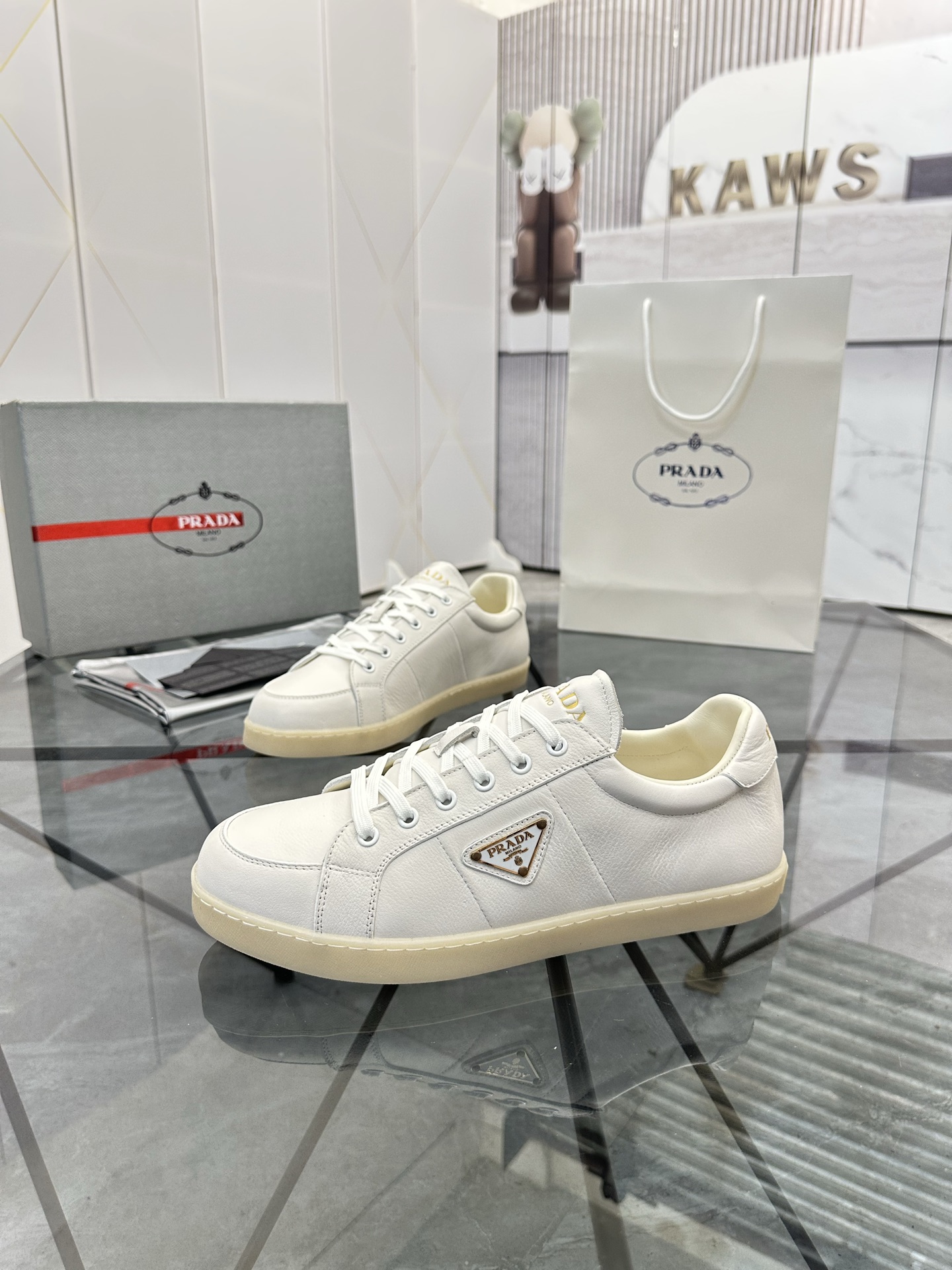 Precio de venta: P250 Artículos de gama alta y calidad superiorMarca: Prada *