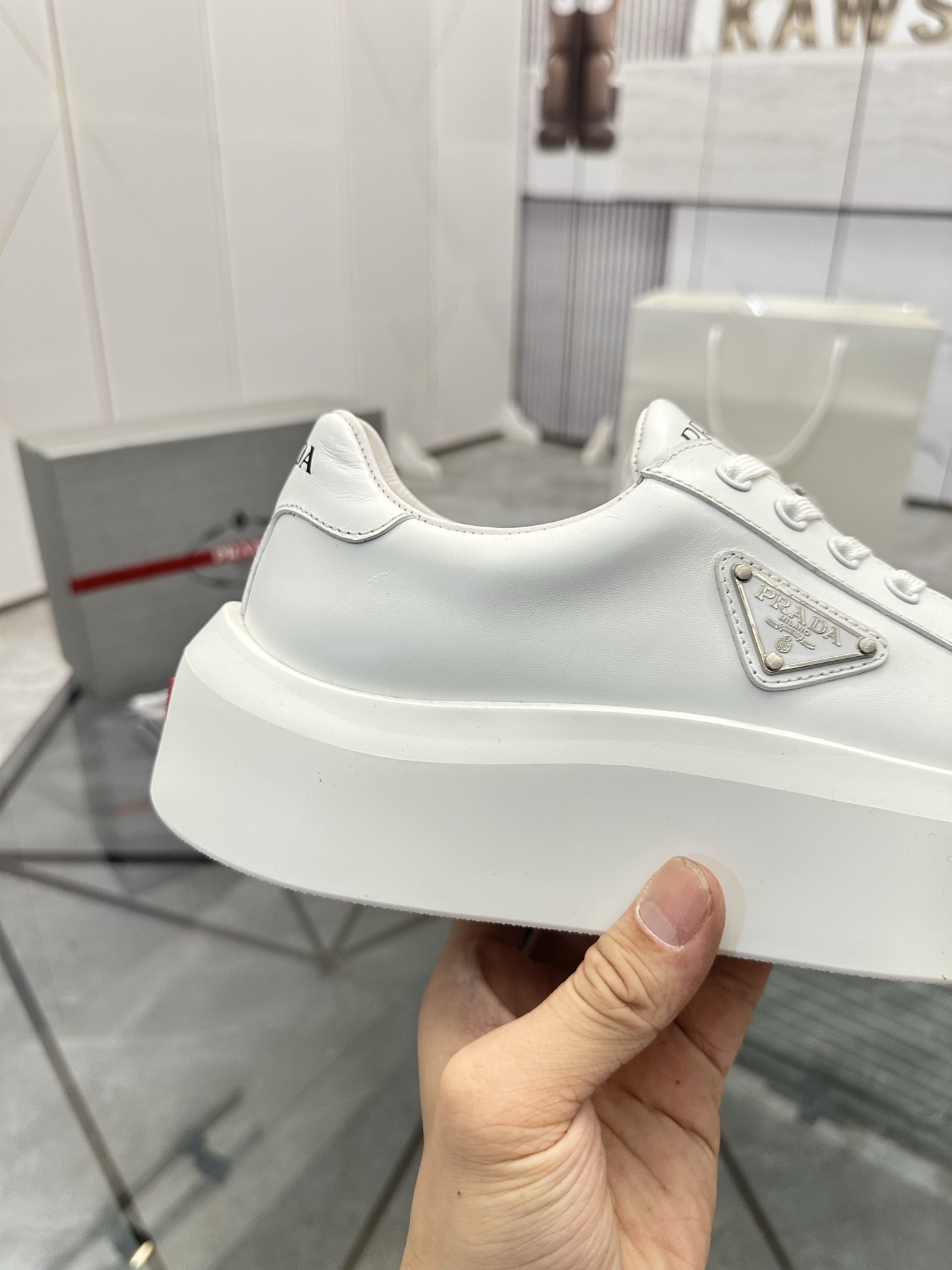 Precio de venta: P270 Artículos de alta gama y máxima calidadMarca: Prada *"Prada*" mocasines de cañ
