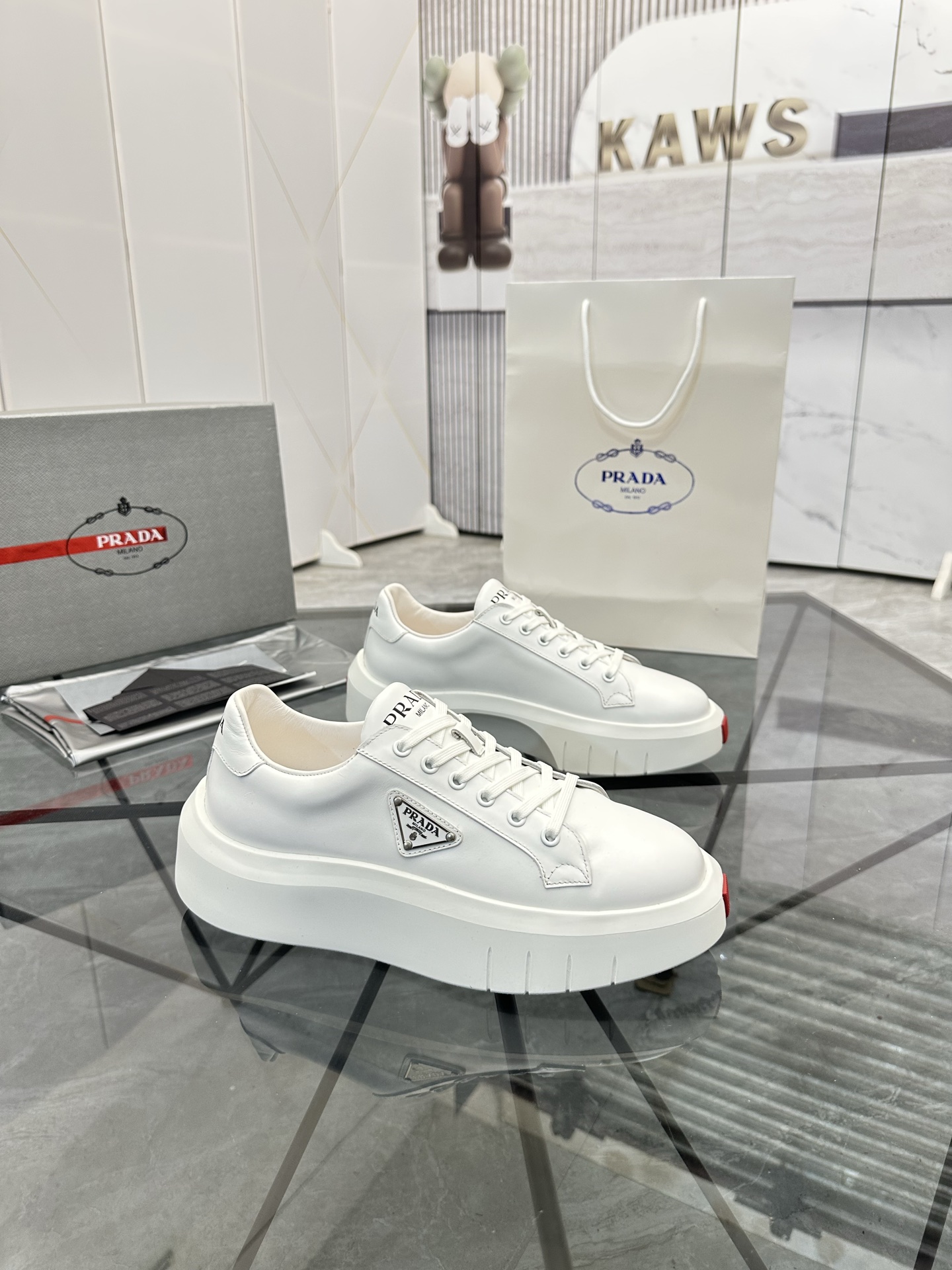 Precio de venta: P270 Artículos de alta gama y máxima calidadMarca: Prada *"Prada*" mocasines de cañ